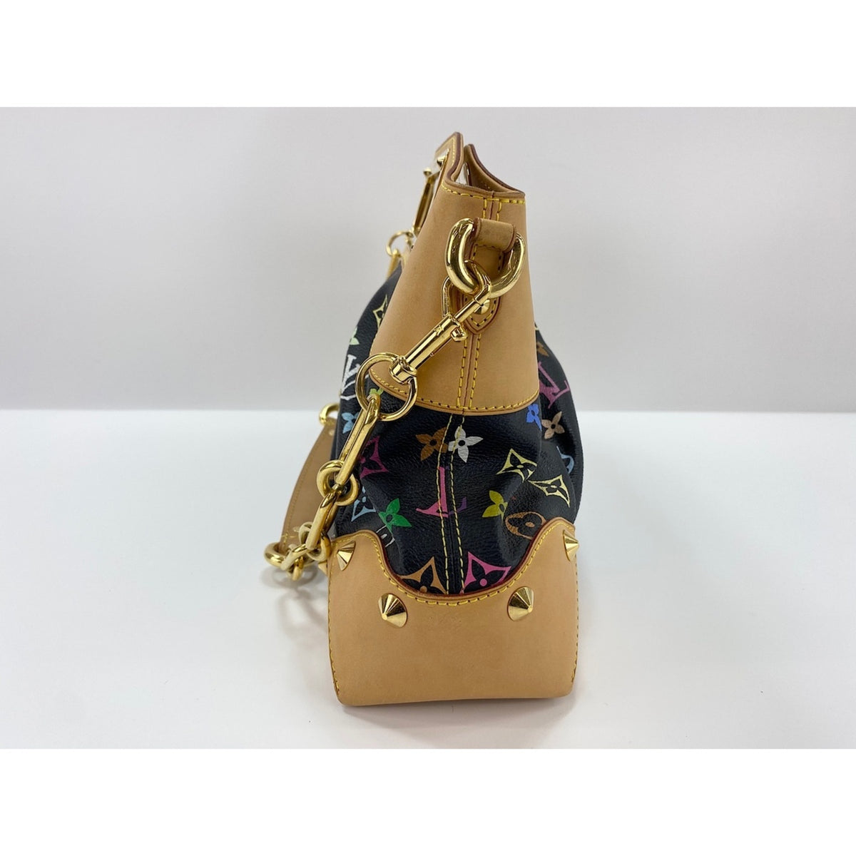 Louis Vuitton Black Handbag (Pre-Owned)