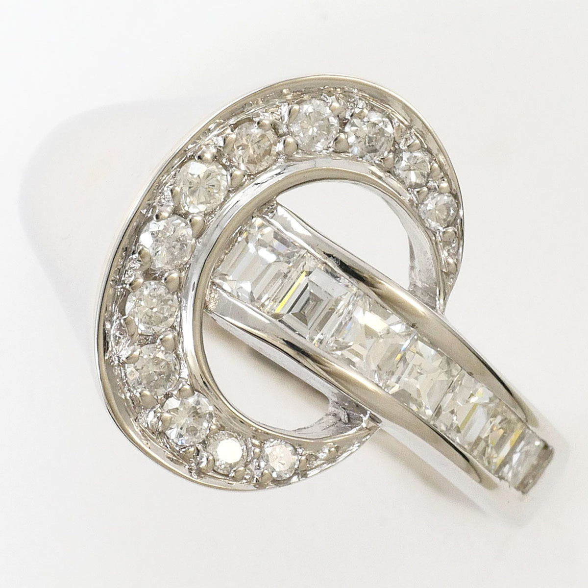 Unbranded White Gold White Gold (18K) Band Ring (Pre-Owned)
