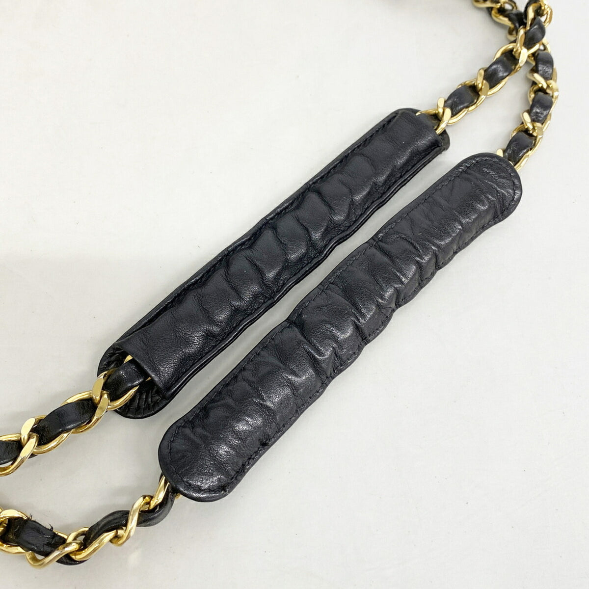 Chanel Black Leather Shoulder Bag (Pre-Owned)