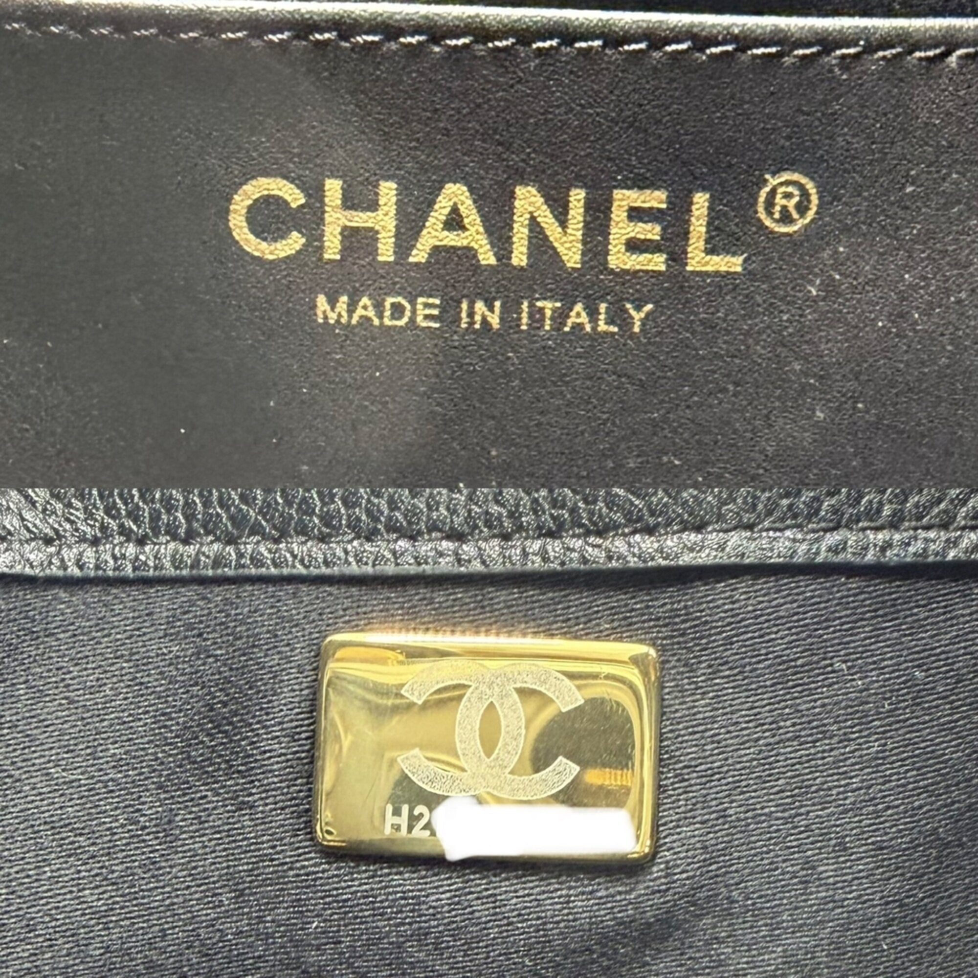 Chanel Black Grained Calfskin Handbag Shoulder Bag (Pre-Owned)