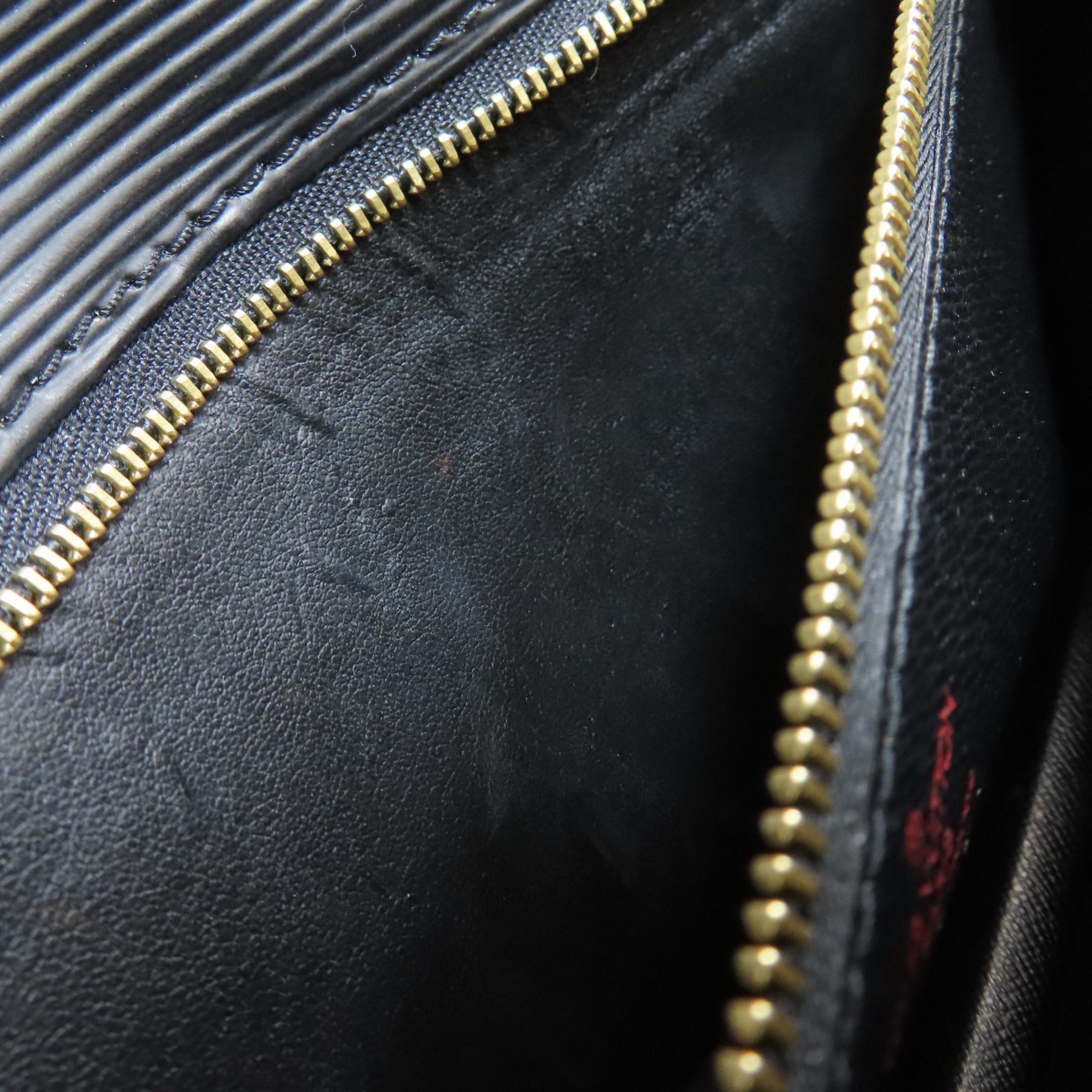 Louis Vuitton Noir Epi Leather Clutch Bag Pochette (Pre-Owned)