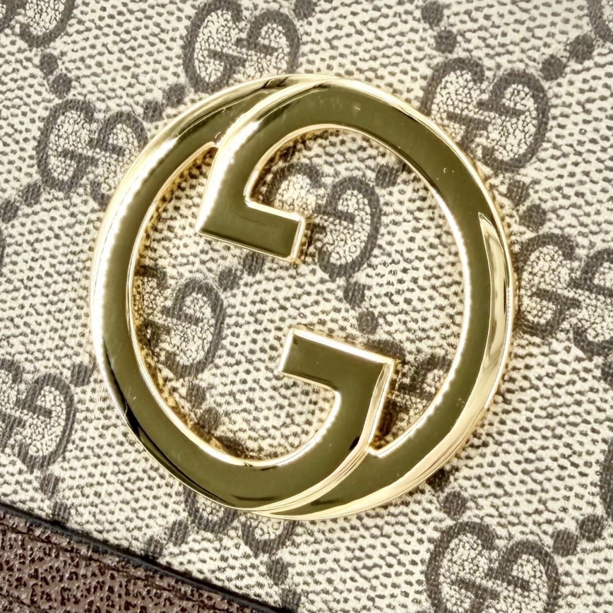 Gucci Beige Gg Supreme Canvas Leather Chain/Shoulder Wallet (Pre-Owned)