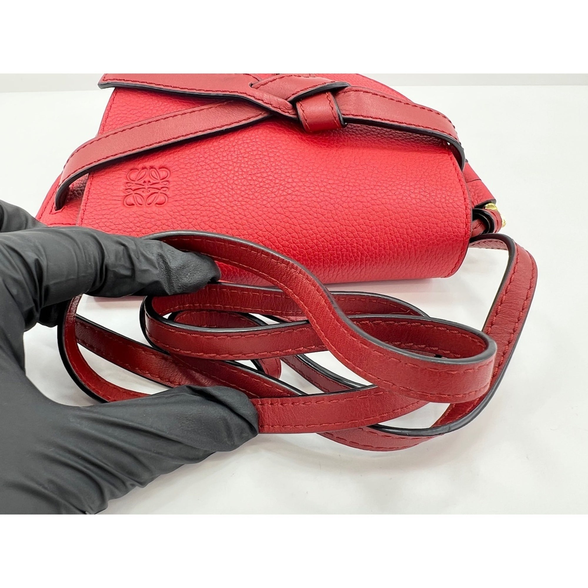 Loewe Red Color Shoulder Bag (Pre-Owned)
