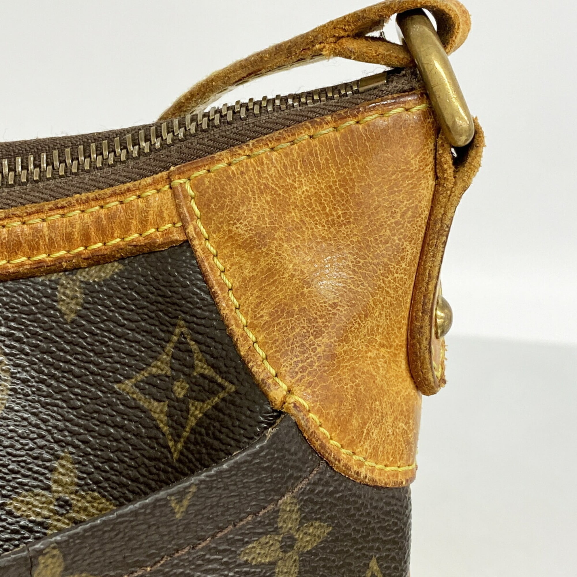 Louis Vuitton Brown Shoulder Bag (Pre-Owned)