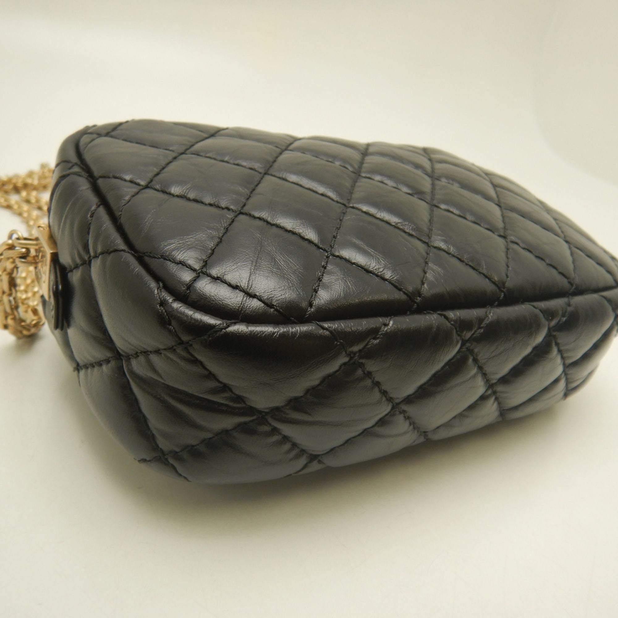 Chanel Black Leather Shoulder Bag (Pre-Owned)