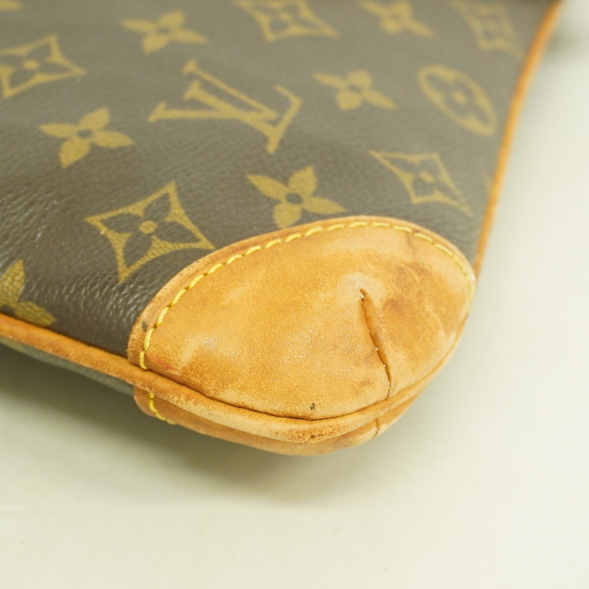 Louis Vuitton Brown Shoulder Bag (Pre-Owned)