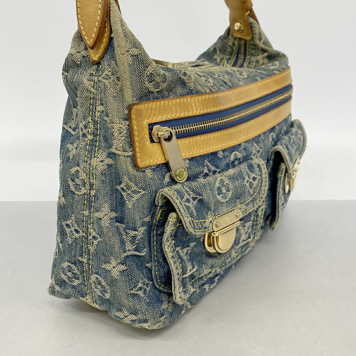 Louis Vuitton Blue Shoulder Bag (Pre-Owned)