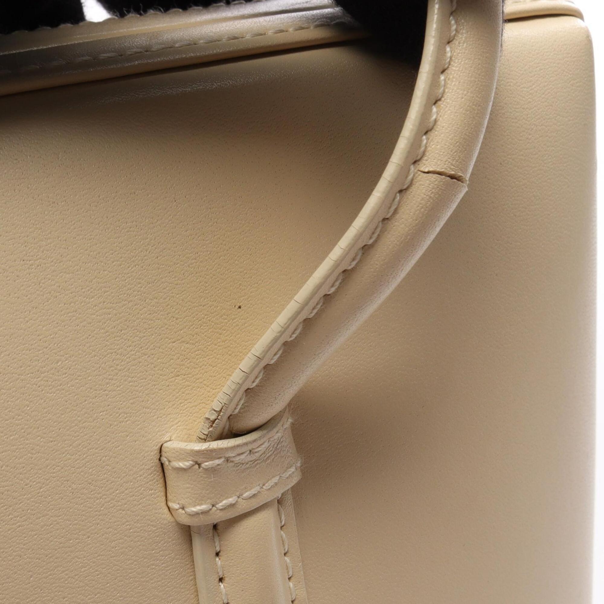 Loewe Ivory Leather Handbag (Pre-Owned)