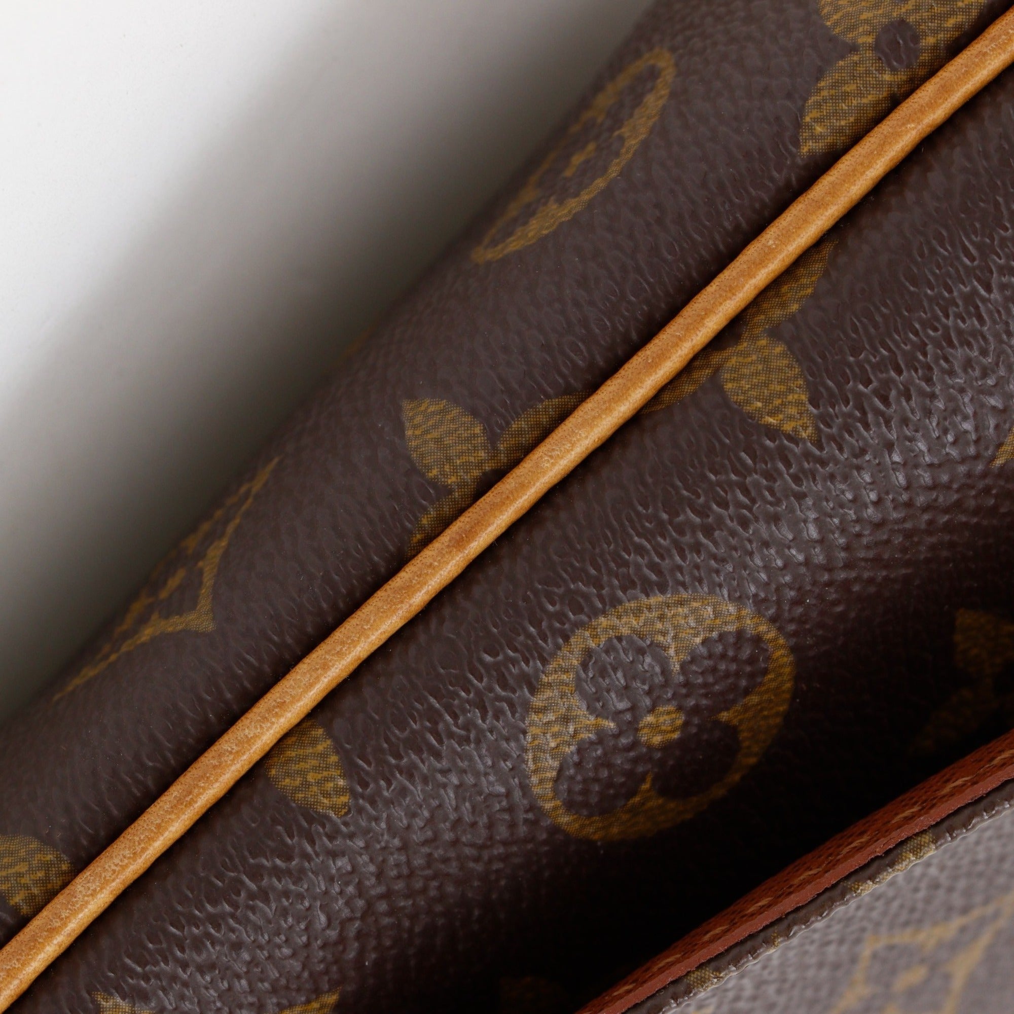 Louis Vuitton Brown Monogram Monogram Shoulder Bag (Pre-Owned)