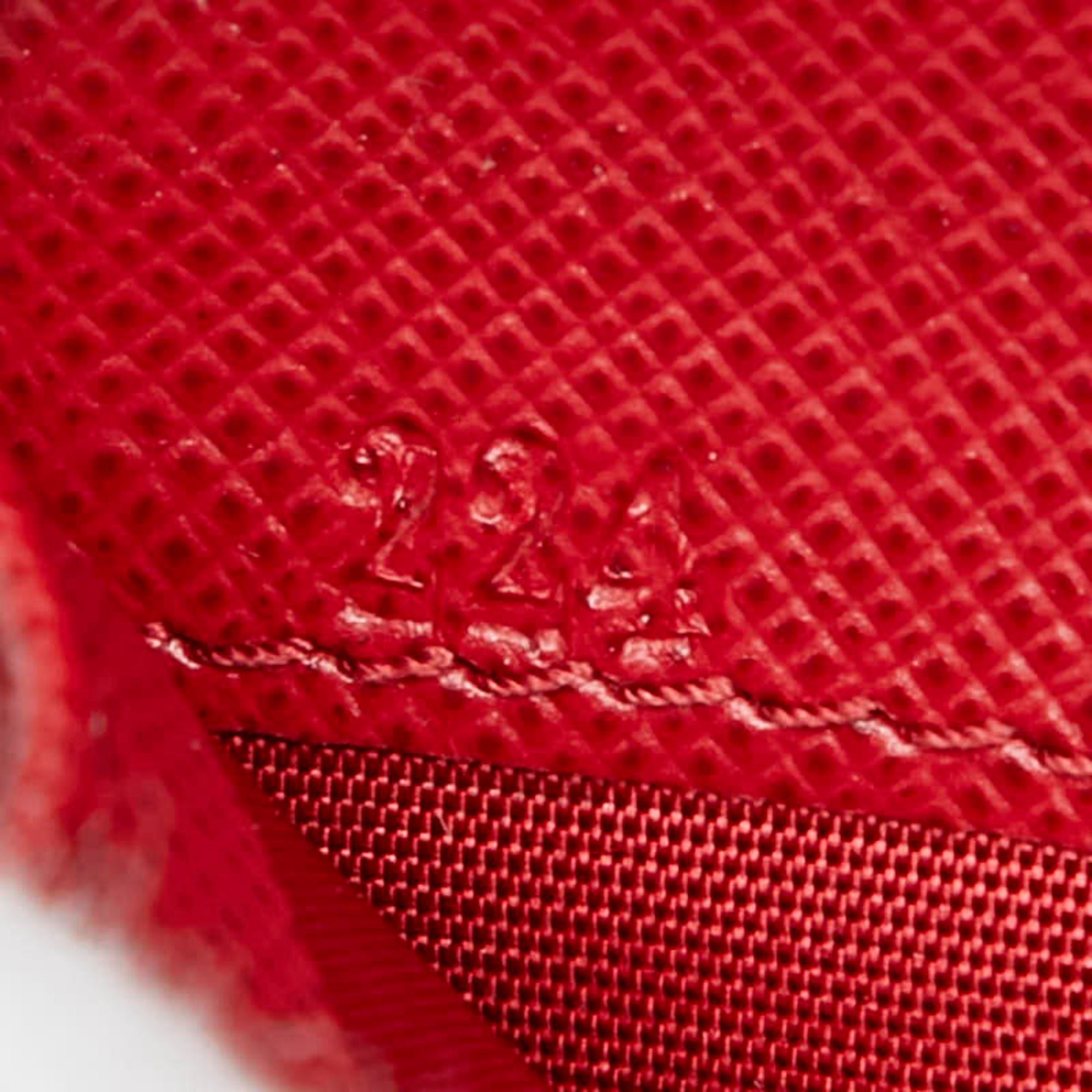 Prada Red Color Leather Long Wallet (Bi-Fold) (Pre-Owned)
