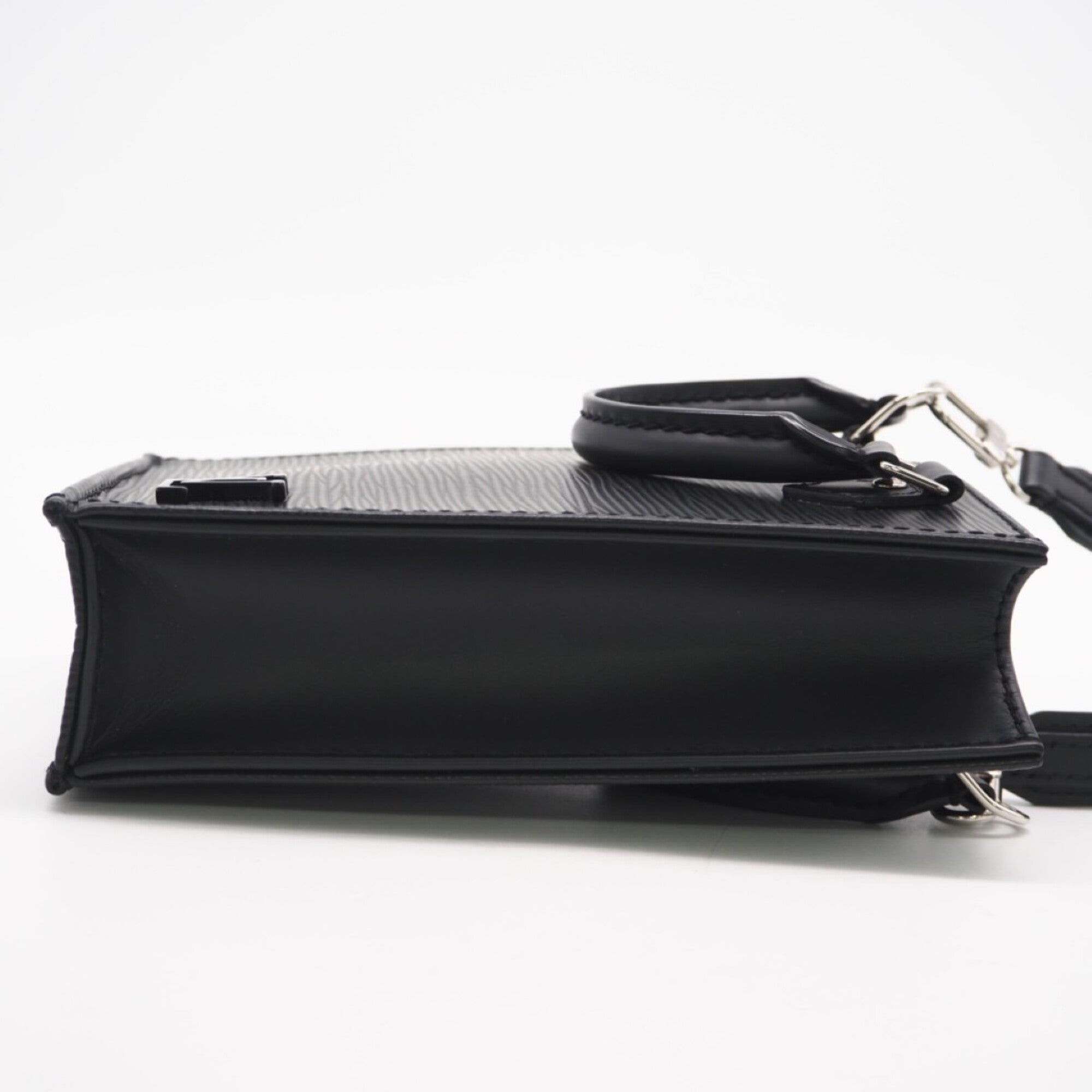 Louis Vuitton Black Noir Leather Shoulder Bag (Pre-Owned)