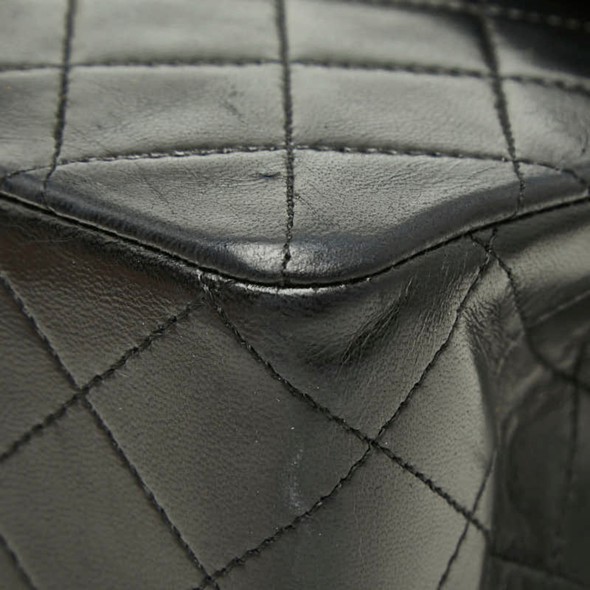 Chanel Black Leather Shoulder Bag (Pre-Owned)