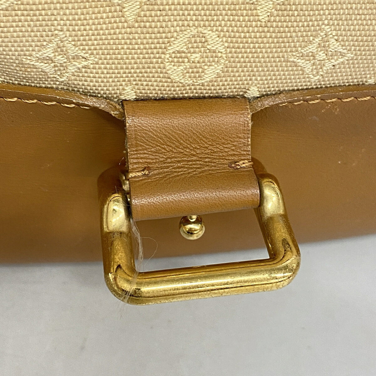 Louis Vuitton Beige Shoulder Bag (Pre-Owned)