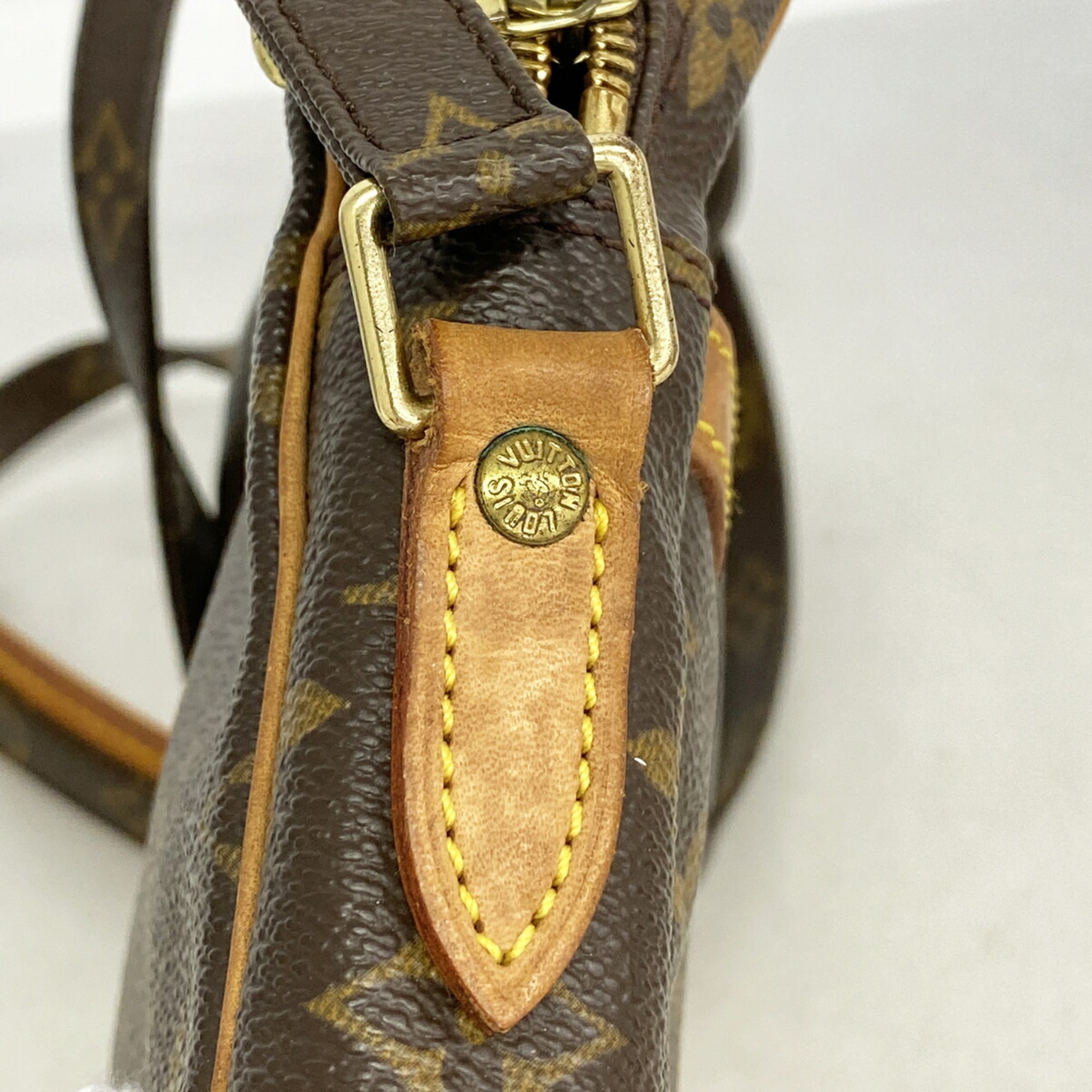Louis Vuitton Brown Shoulder Bag (Pre-Owned)