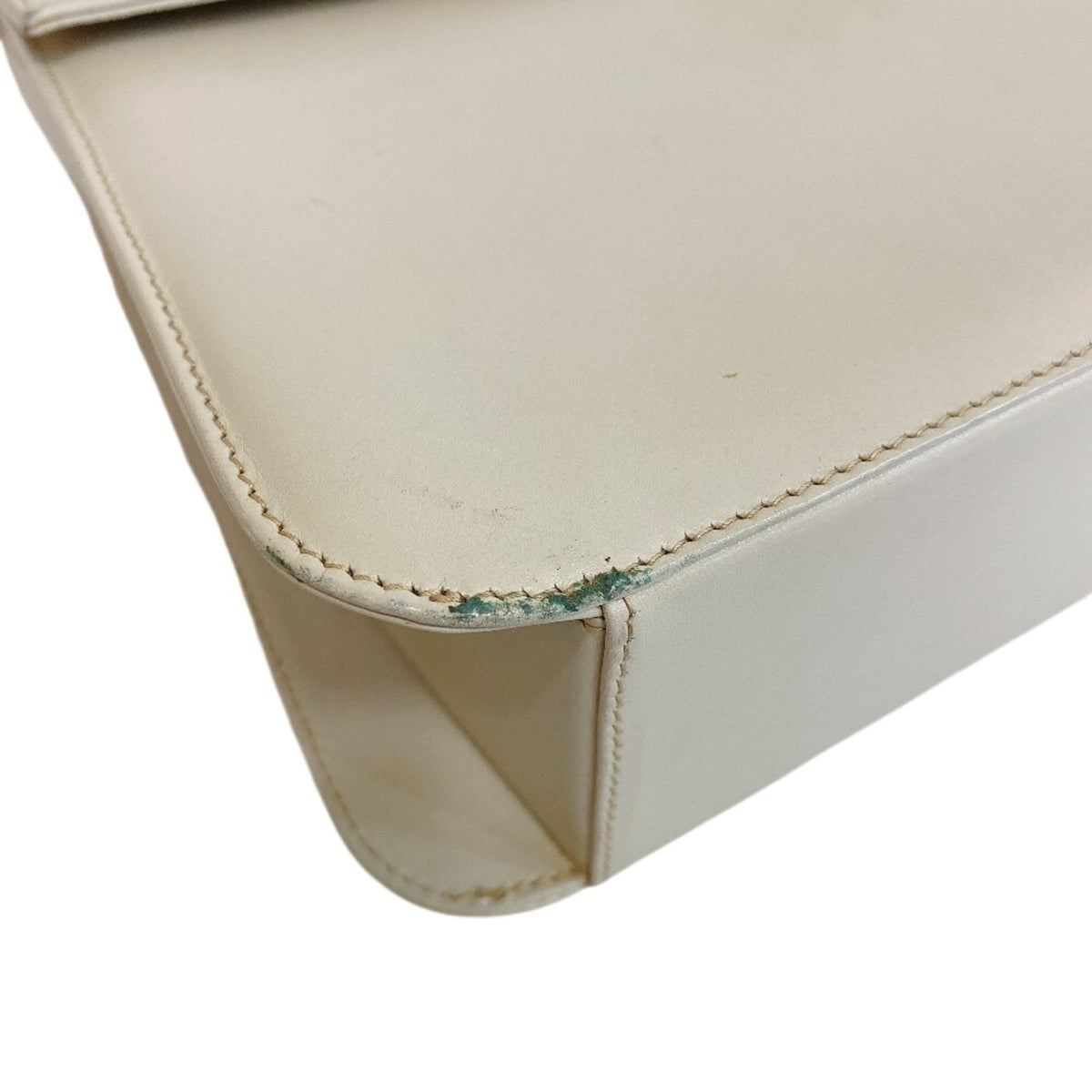 Salvatore Ferragamo Ivory White Leather Shoulder Bag (Pre-Owned)