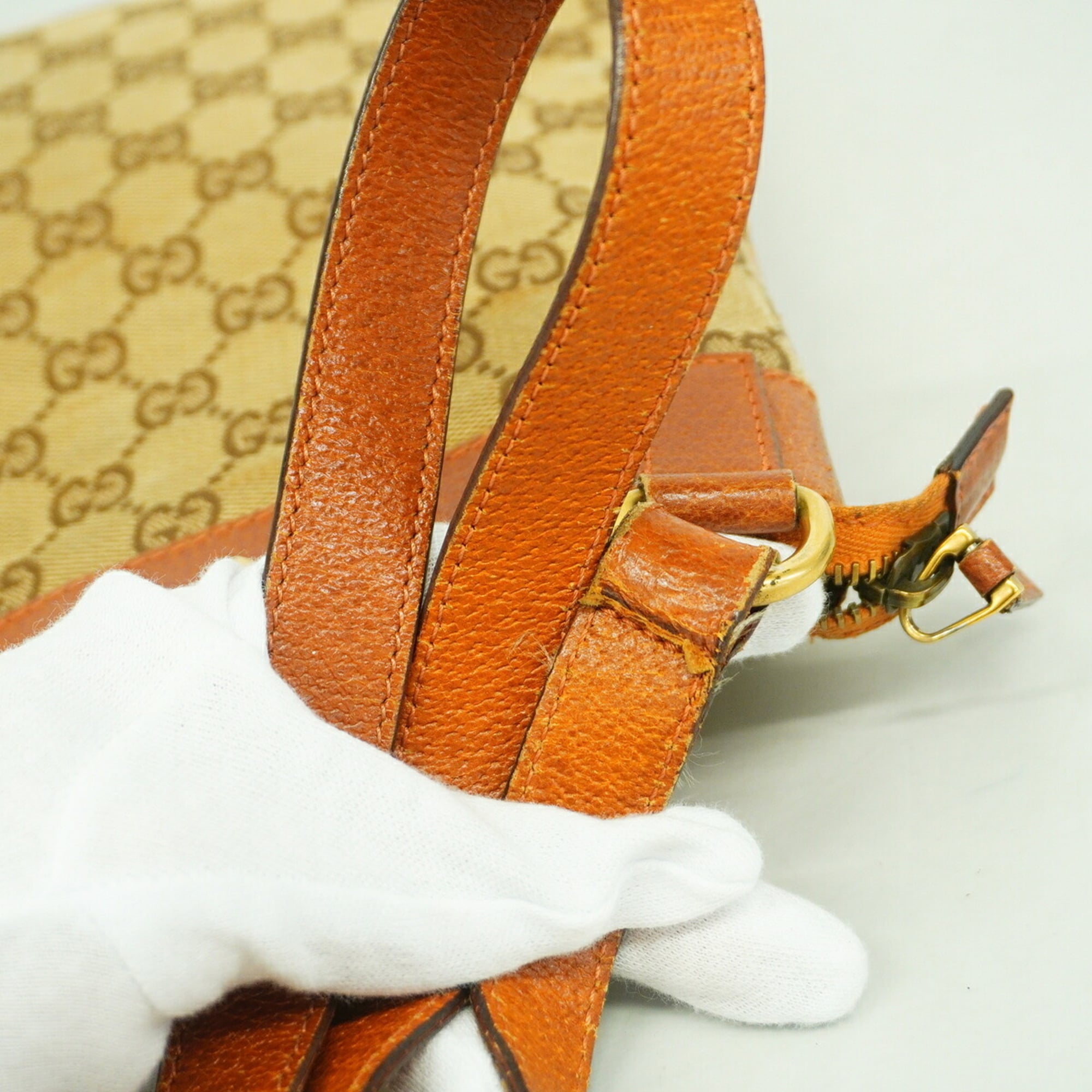Gucci Beige Brown Canvas Shoulder Bag (Pre-Owned)