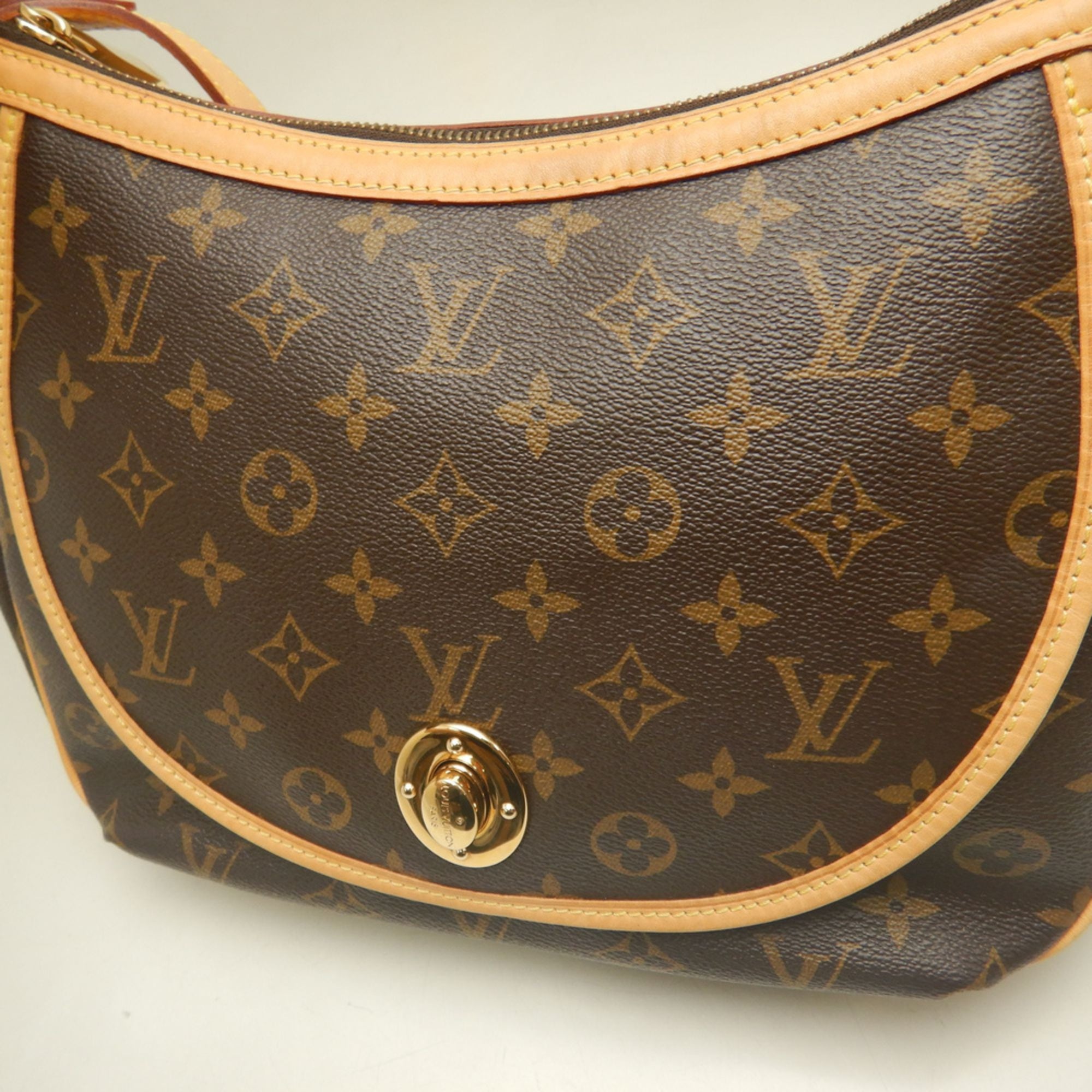 Louis Vuitton Brown Monogram Monogram Shoulder Bag (Pre-Owned)