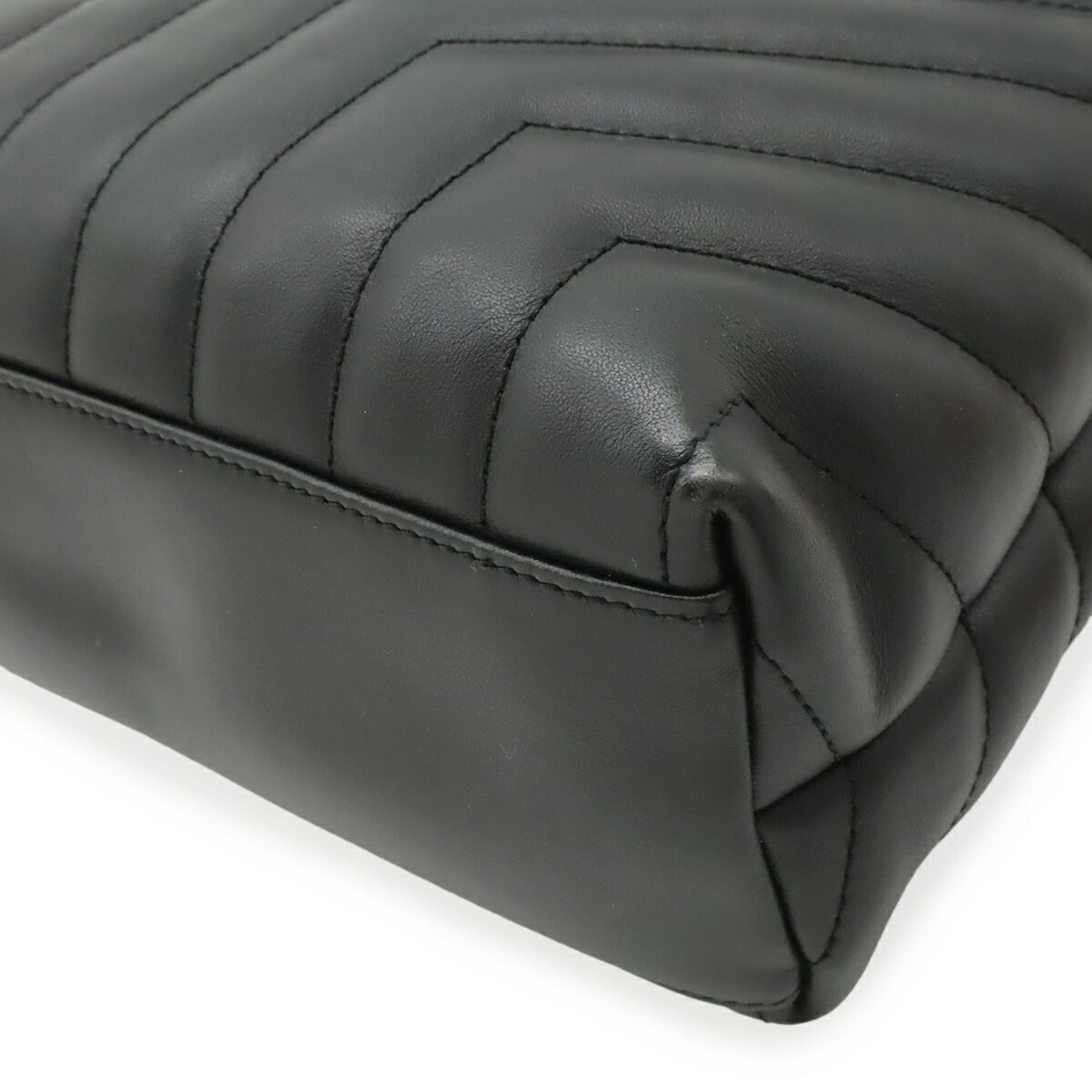 Yves Saint Laurent Black Quilting Shoulder Bag (Pre-Owned)