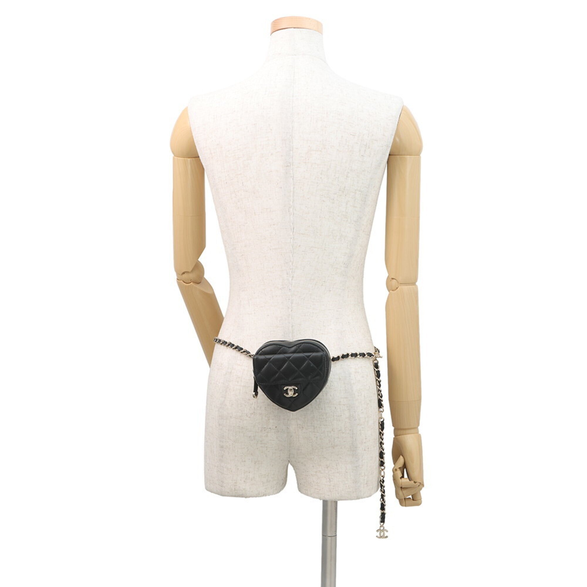 Chanel Matelasse Black Leather Fanny Pack (Pre-Owned)