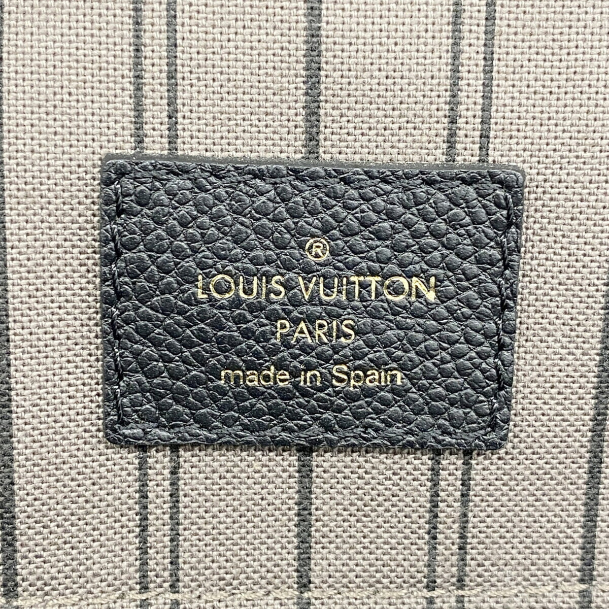 Louis Vuitton Noir Handbag (Pre-Owned)