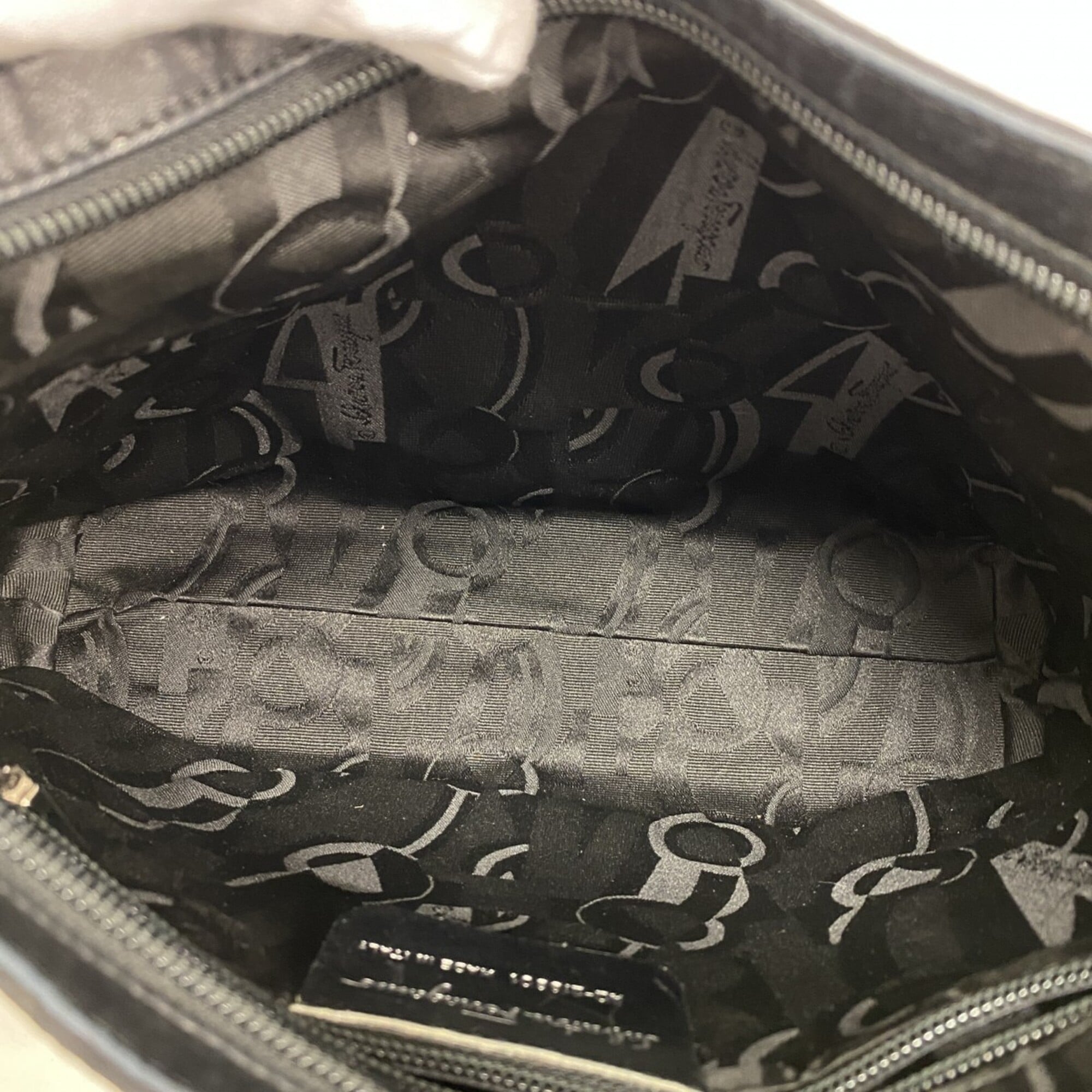 Salvatore Ferragamo Black Shoulder Bag (Pre-Owned)