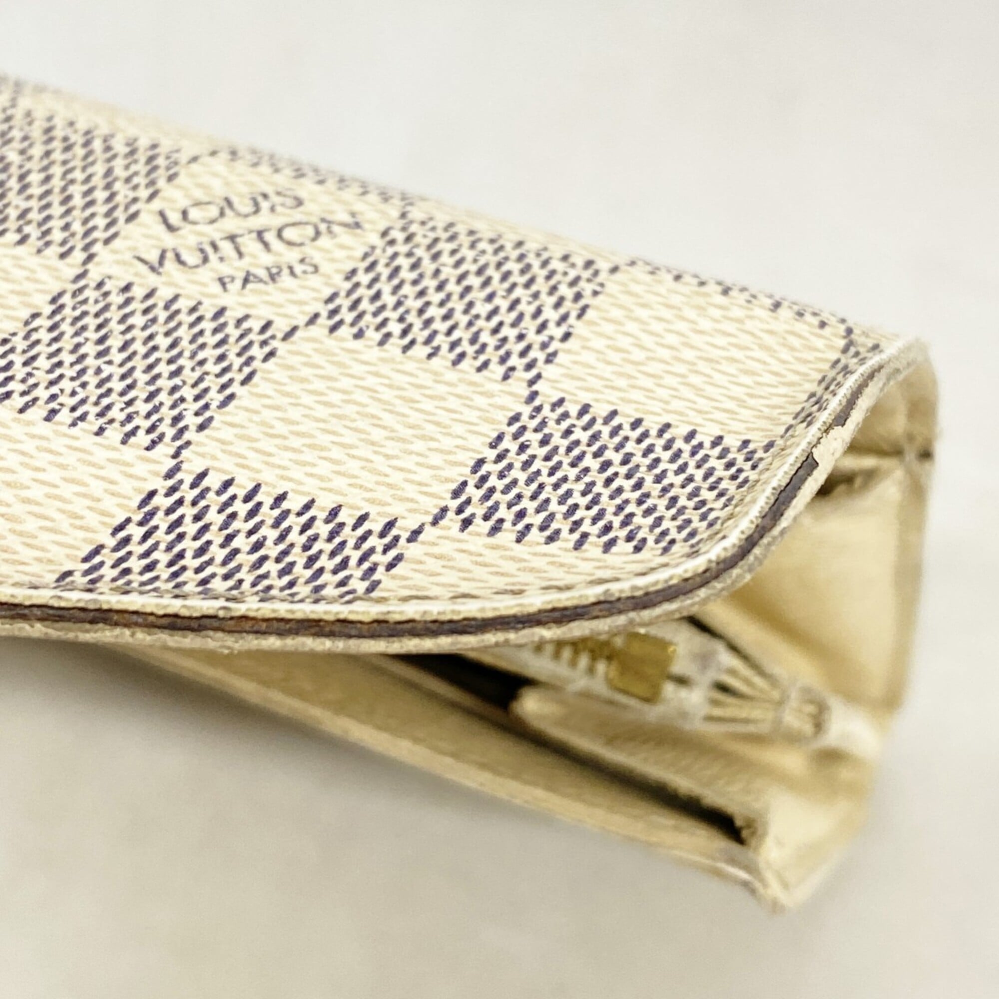 Louis Vuitton White Long Wallet (Bi-Fold) (Pre-Owned)