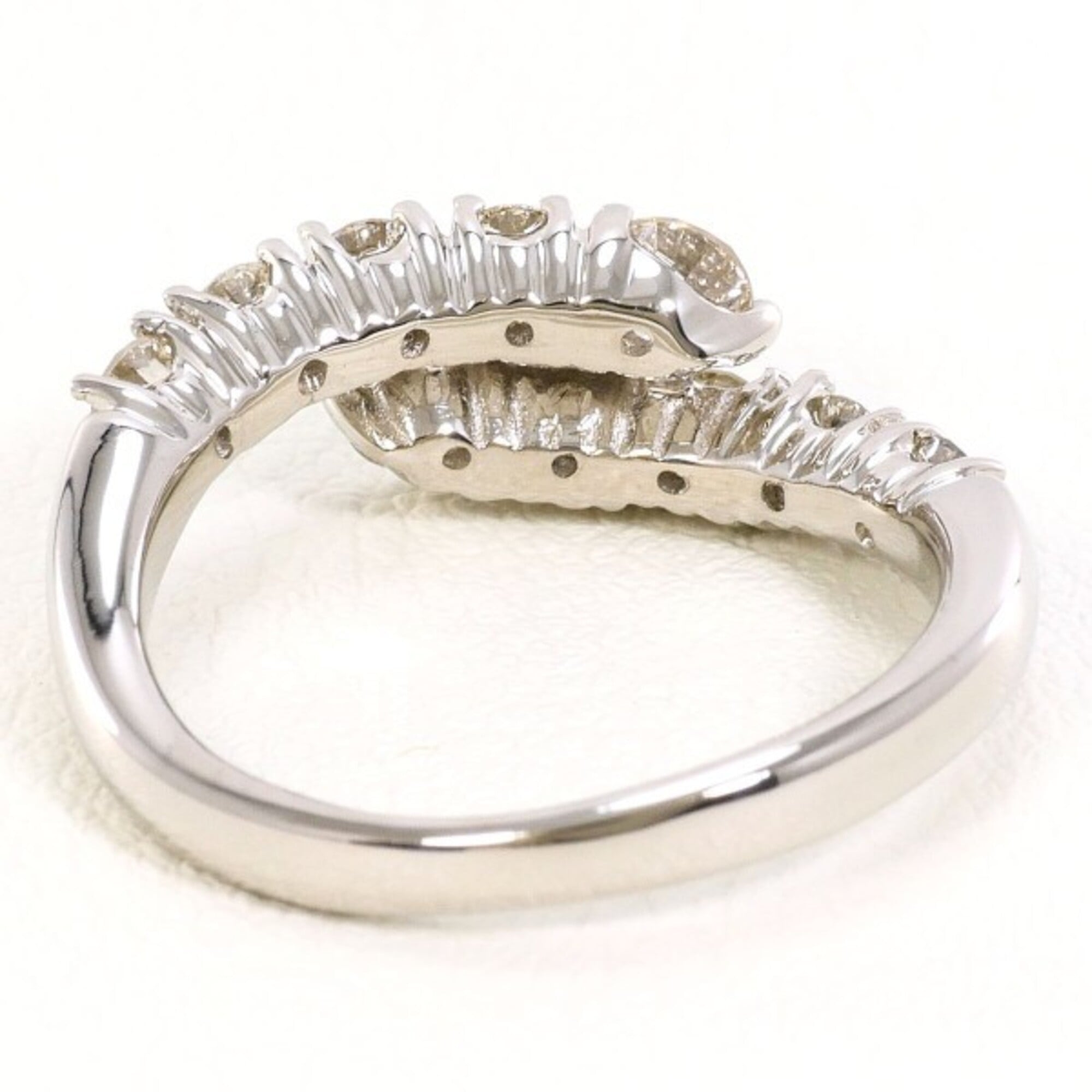 Unbranded White Gold White Gold (18K) Band Ring (Pre-Owned)