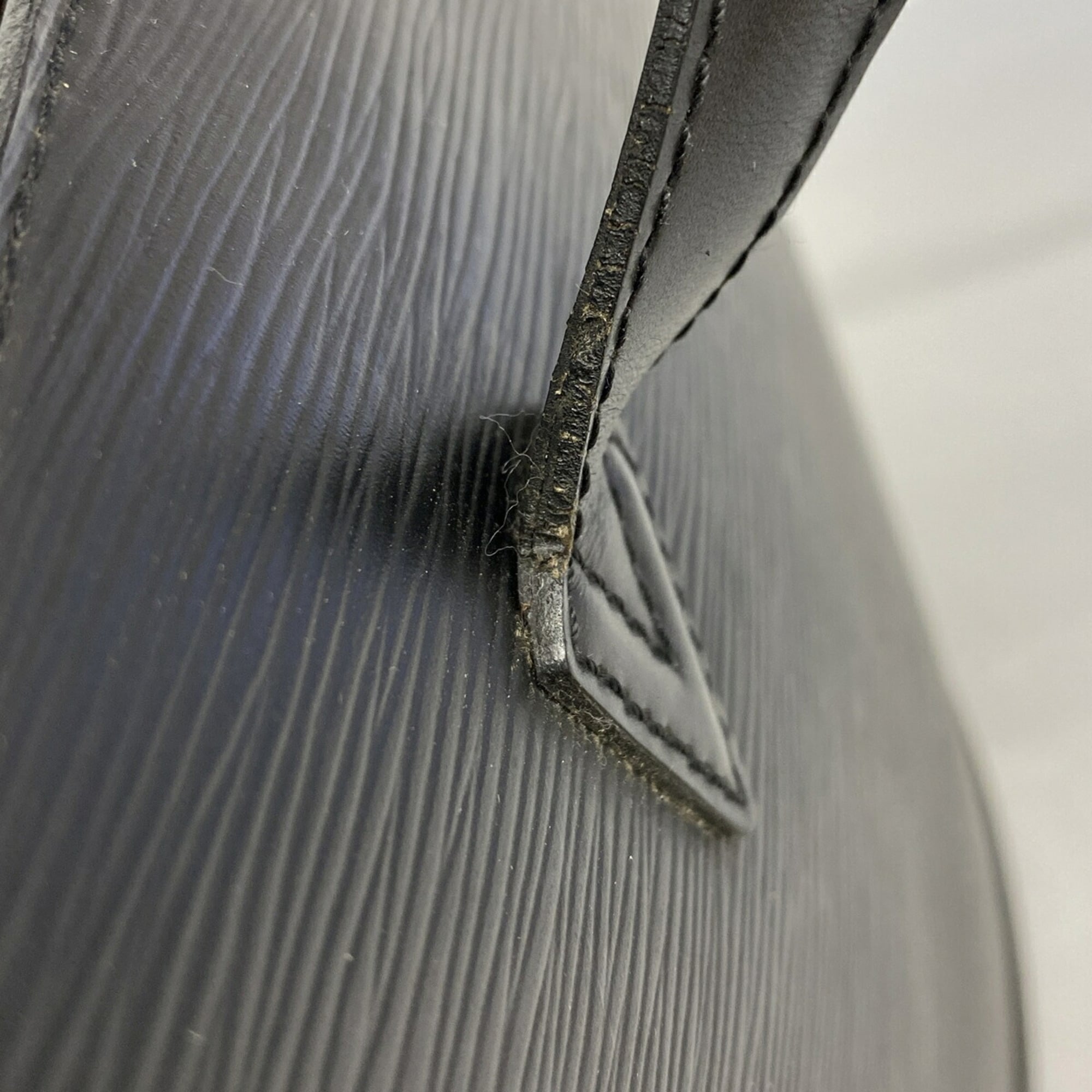 Louis Vuitton Noir Shoulder Bag (Pre-Owned)
