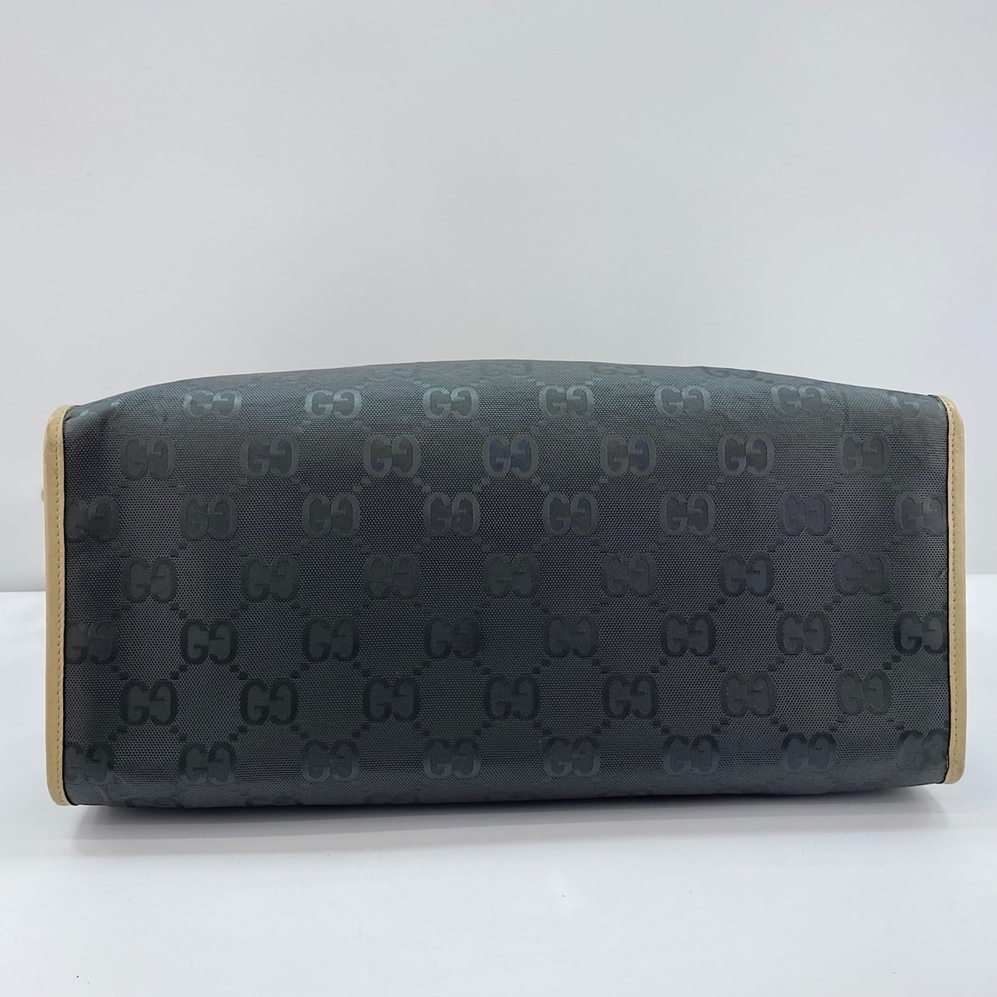 Gucci Gray Handbag Shoulder Bag (Pre-Owned)