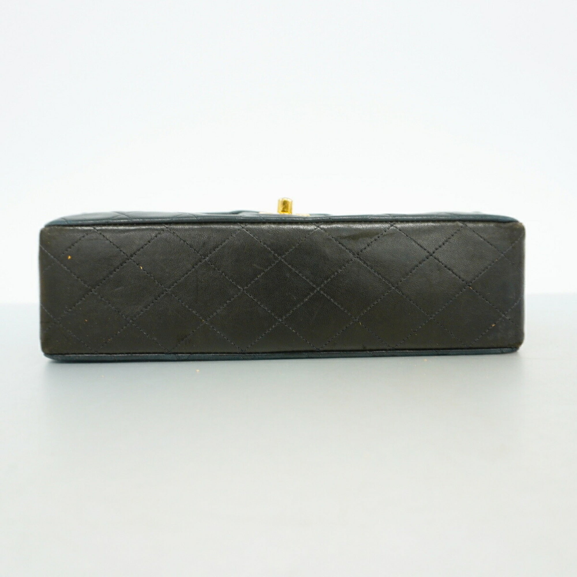Chanel Black Leather Shoulder Bag (Pre-Owned)