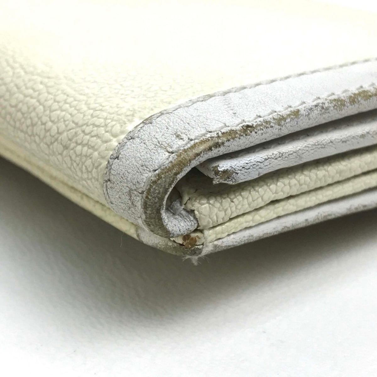 Bvlgari White Leather Long Wallet (Bi-Fold) (Pre-Owned)