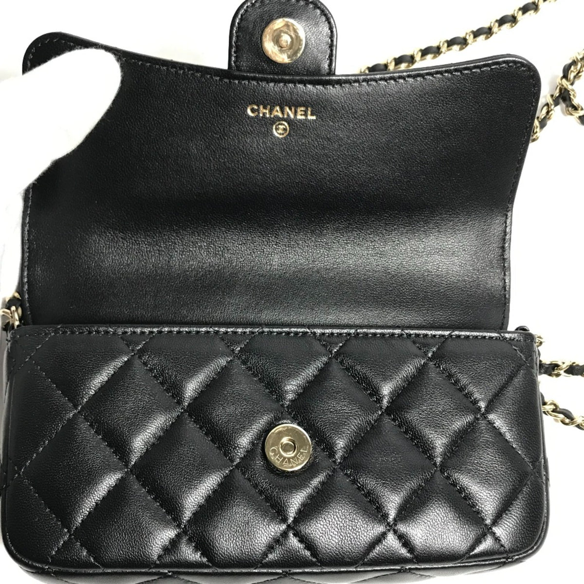Chanel Black Leather Shoulder Bag (Pre-Owned)