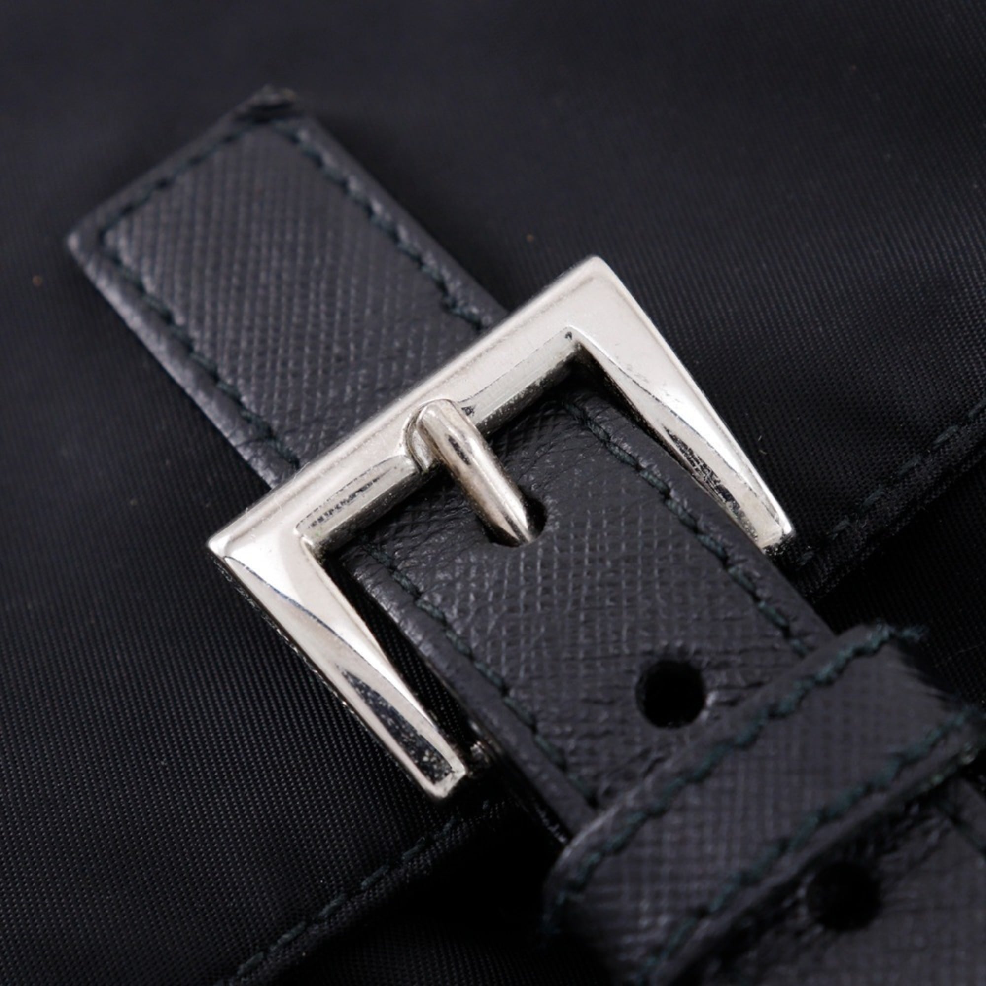 Prada Black Nylon Messenger Bag Shoulder Bag (Pre-Owned)