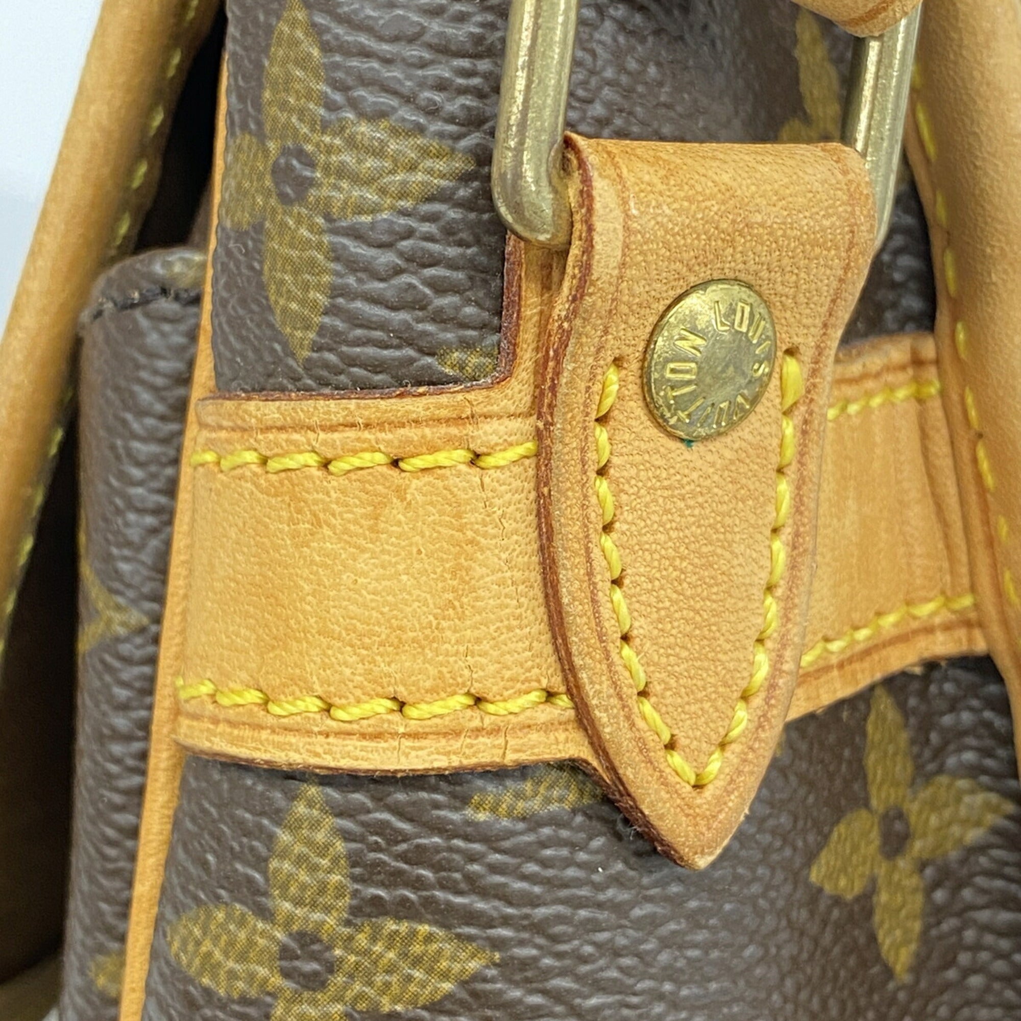 Louis Vuitton Brown Shoulder Bag (Pre-Owned)
