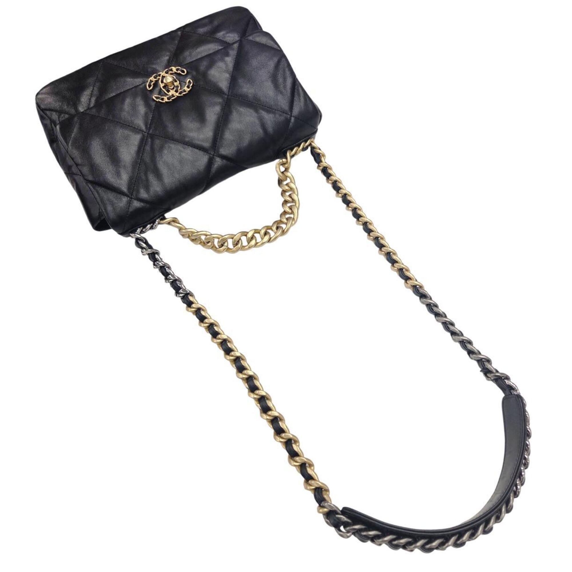 Chanel Black Leather Shoulder Bag (Pre-Owned)