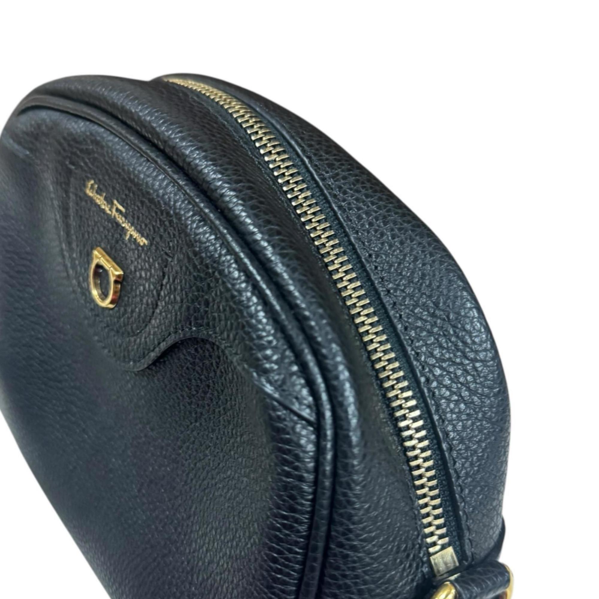 Salvatore Ferragamo Gancini Black Leather Shoulder Bag (Pre-Owned)