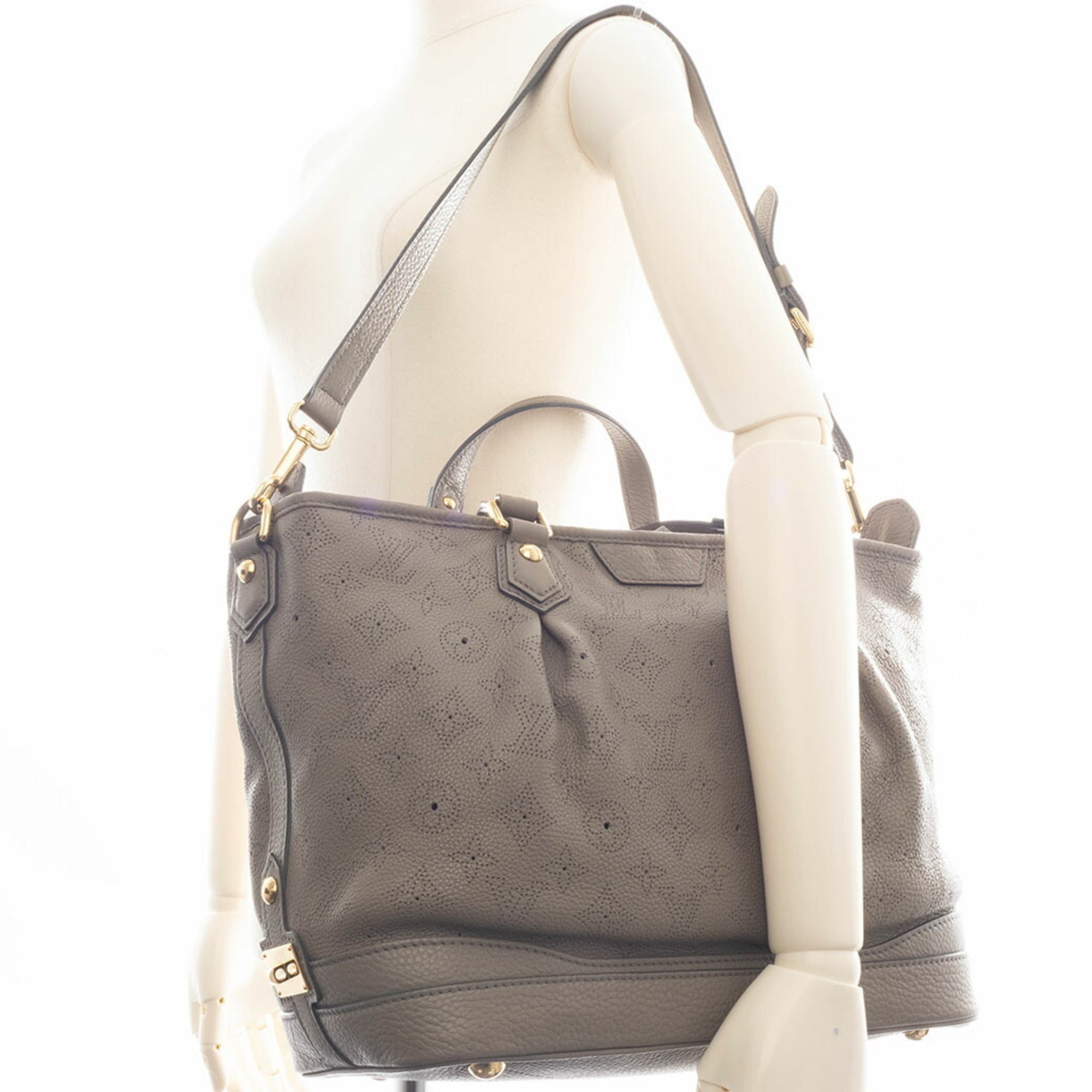 Louis Vuitton Mahina Beige Mahina Leather Shoulder Bag (Pre-Owned)