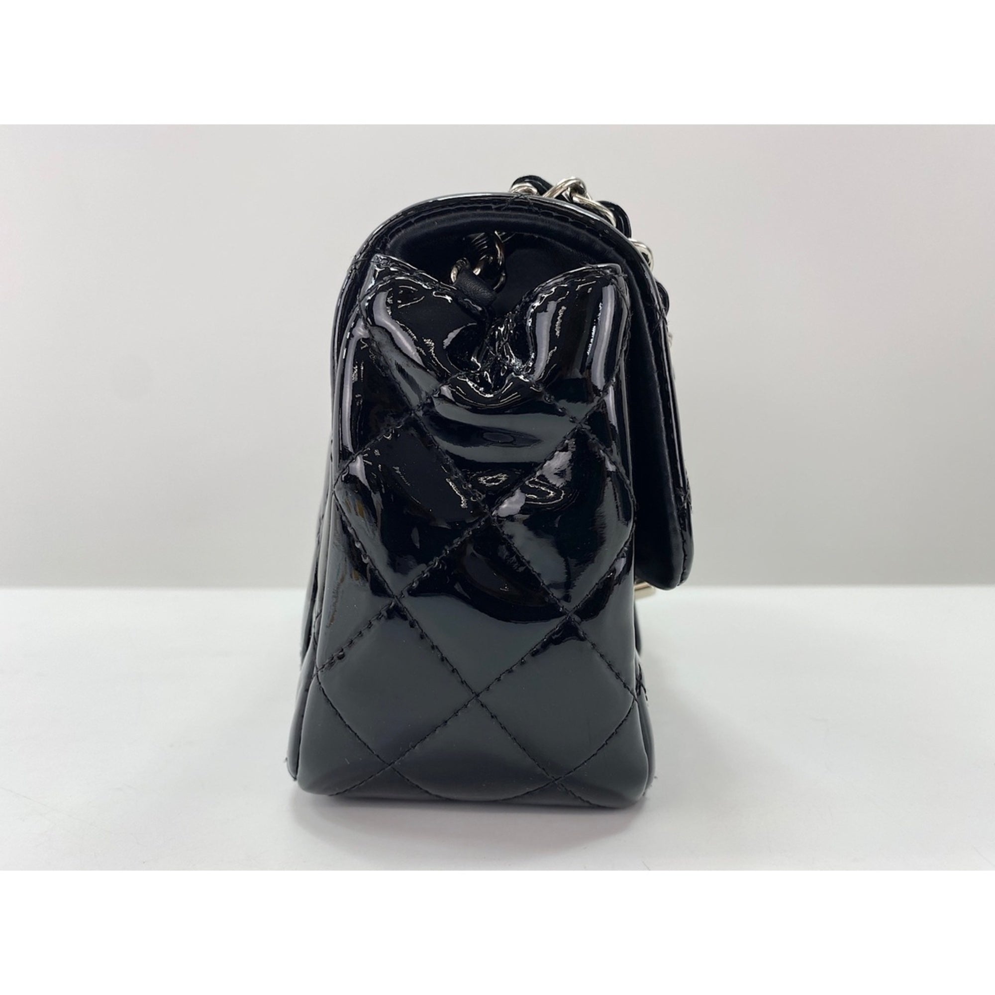 Chanel Black Shoulder Bag (Pre-Owned)