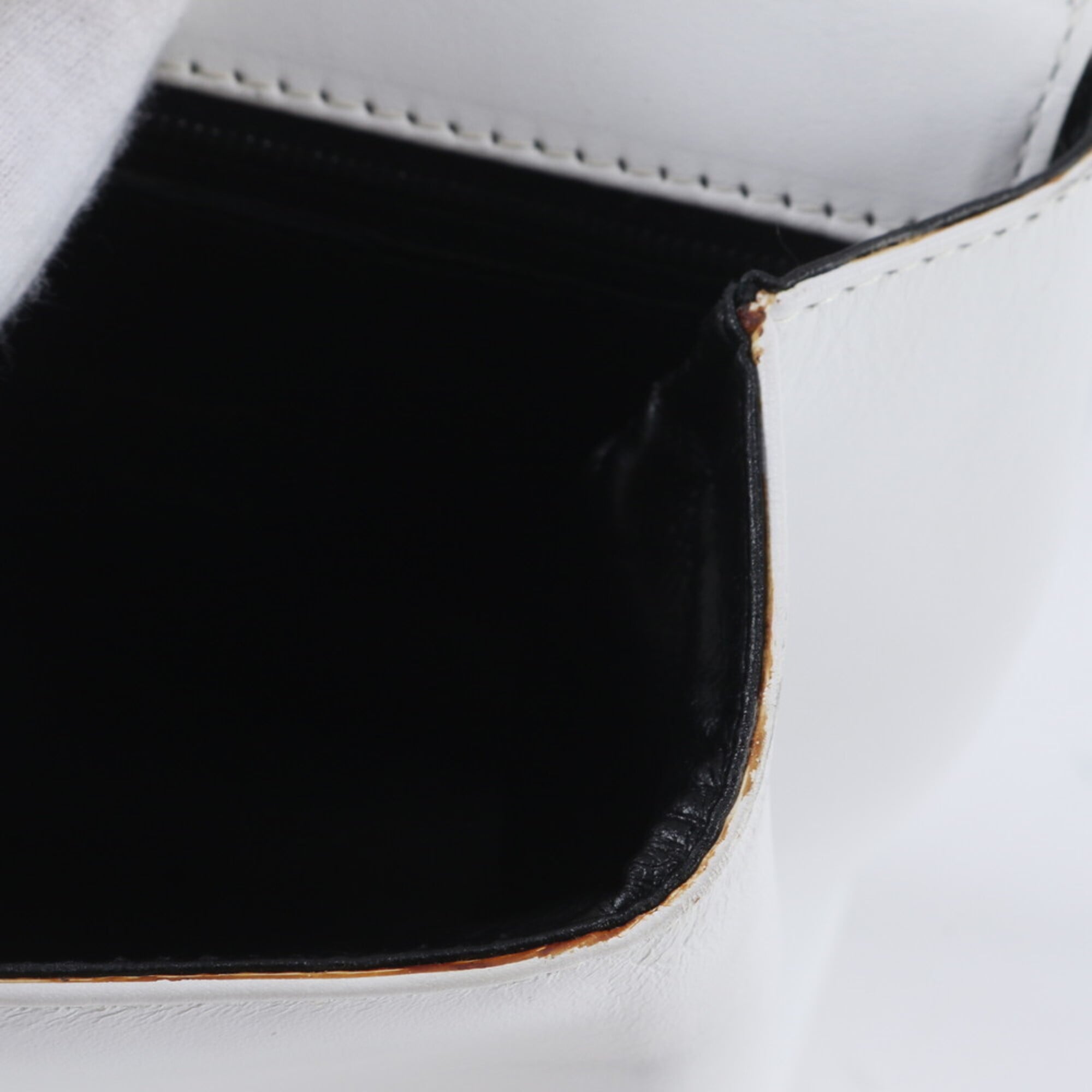 Salvatore Ferragamo Black White Leather Shoulder Bag (Pre-Owned)
