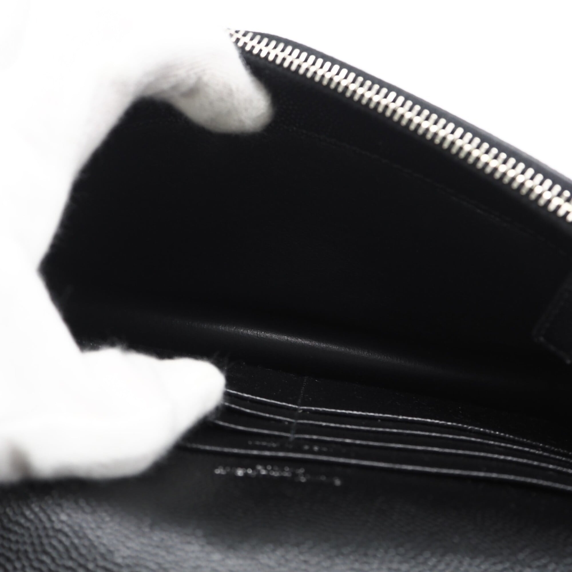 Yves Saint Laurent Black Leather Shoulder Bag (Pre-Owned)