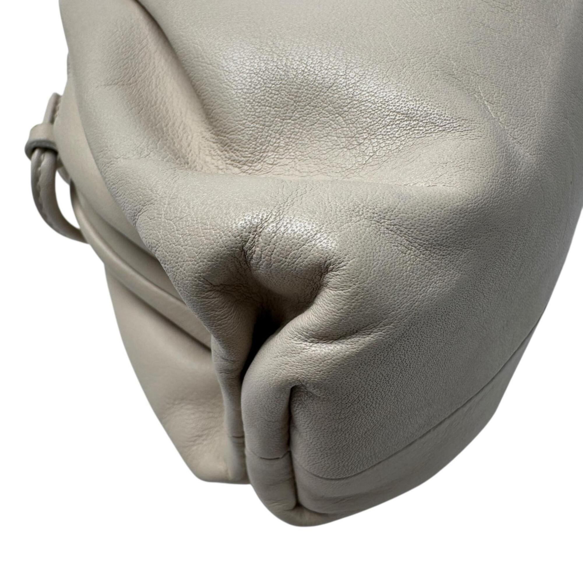 Bottega Veneta Ivory Leather Pouch Shoulder Bag (Pre-Owned)