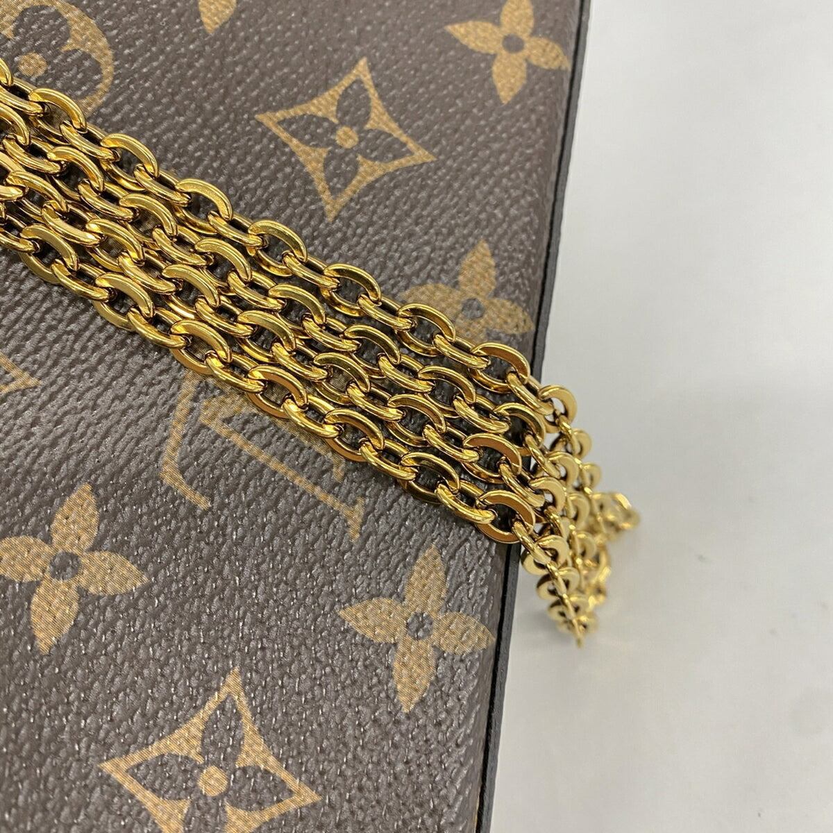 Louis Vuitton Fuchsia Chain/Shoulder Wallet (Pre-Owned)