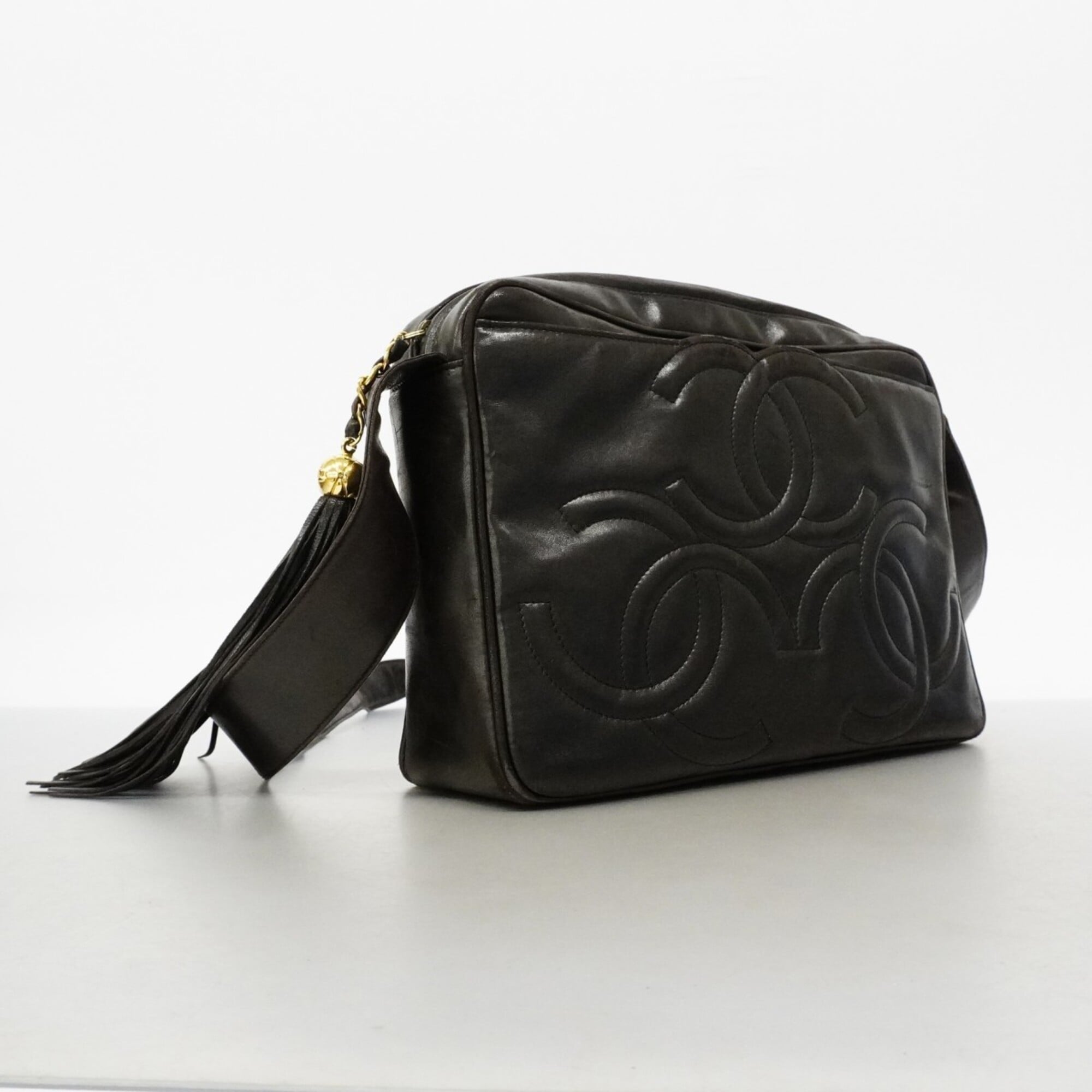 Chanel Black Leather Shoulder Bag (Pre-Owned)