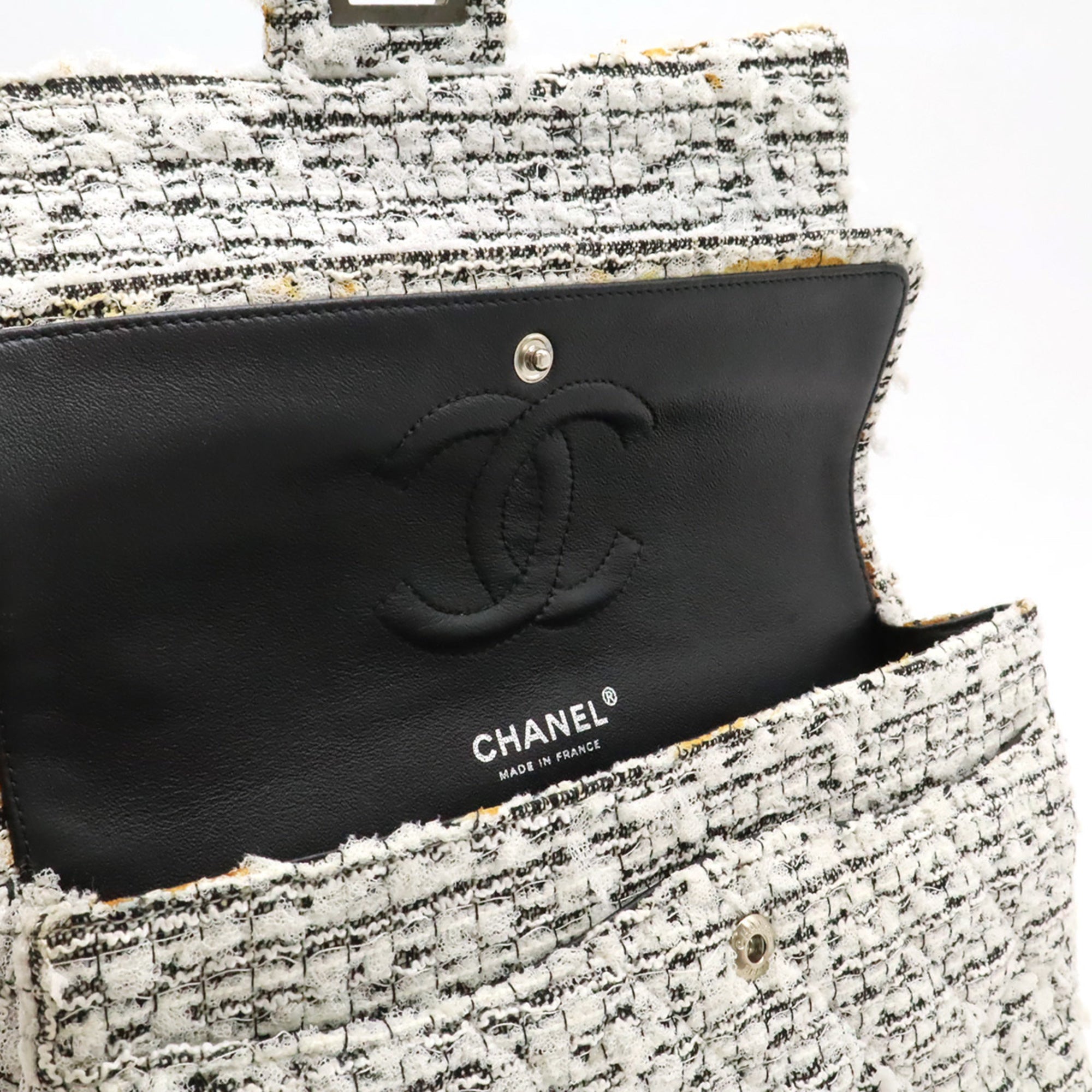 Chanel Black White Tweed Leather Shoulder Bag (Pre-Owned)