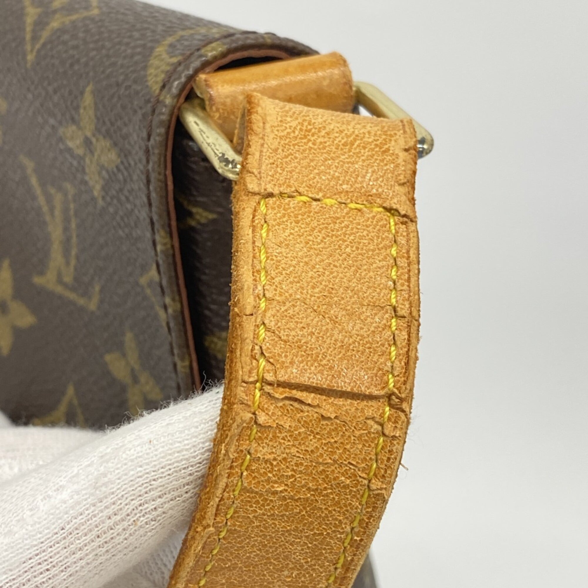 Louis Vuitton Brown Shoulder Bag (Pre-Owned)