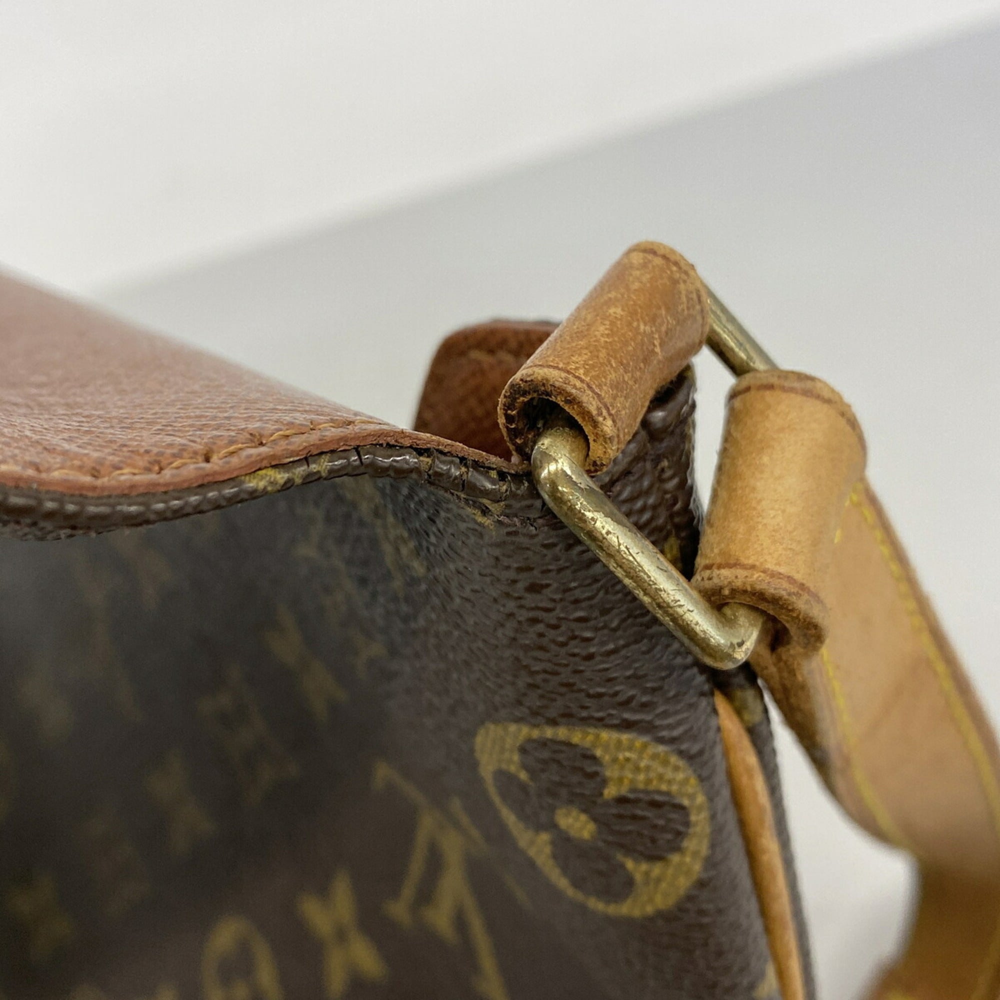 Louis Vuitton Brown Shoulder Bag (Pre-Owned)