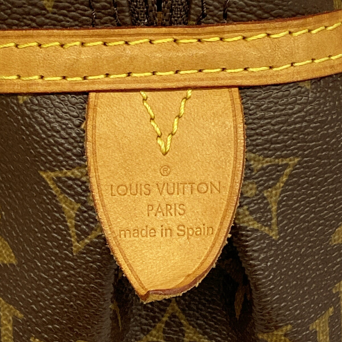 Louis Vuitton Brown Shoulder Bag (Pre-Owned)