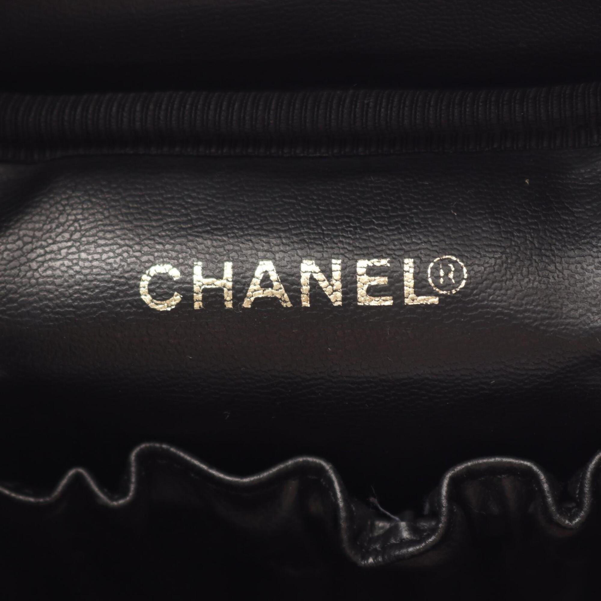 Chanel Black Grained Calfskin Handbag (Pre-Owned)