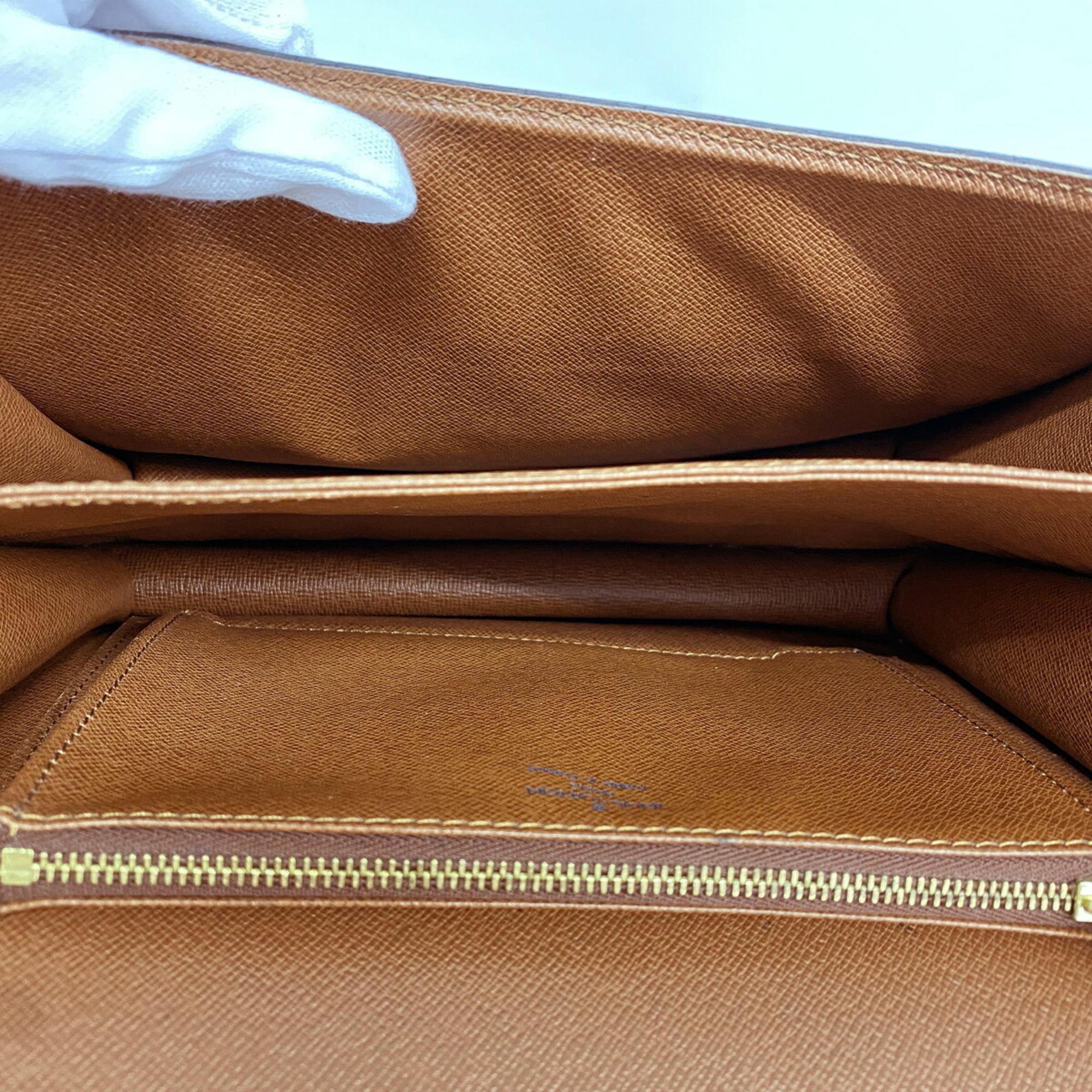 Louis Vuitton Brown Shoulder Bag (Pre-Owned)