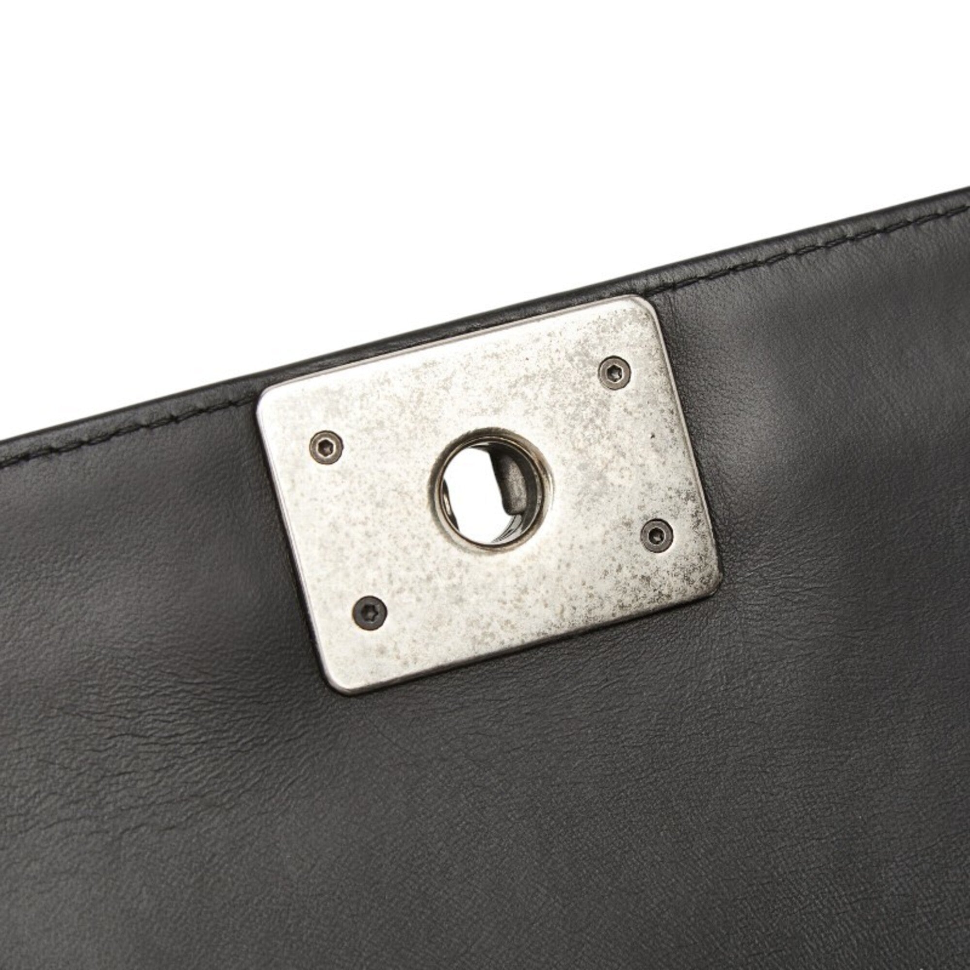 Chanel Black Leather Shoulder Bag (Pre-Owned)